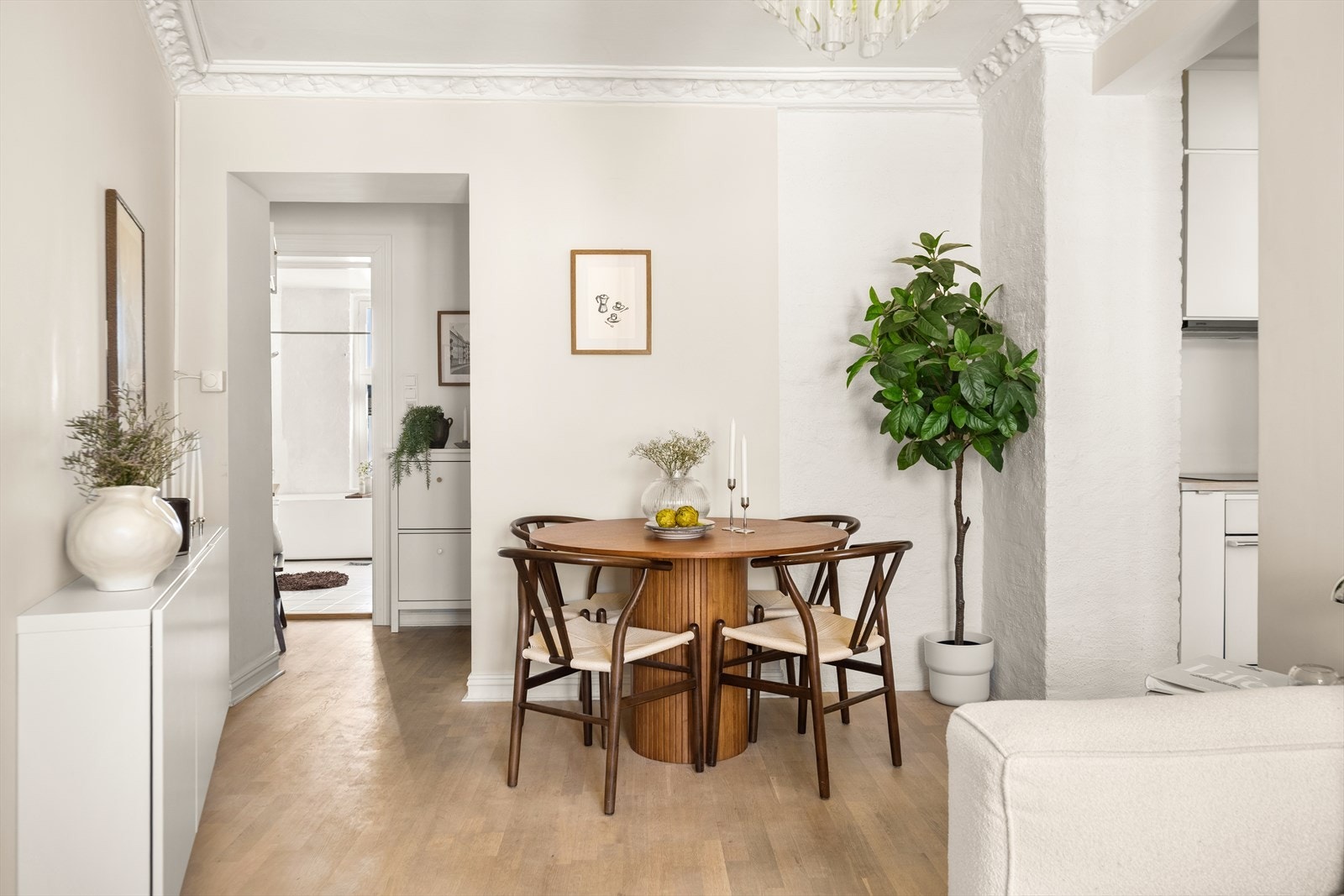 Inviter venner og familie til hyggelige sammenkomster. Galleribilde