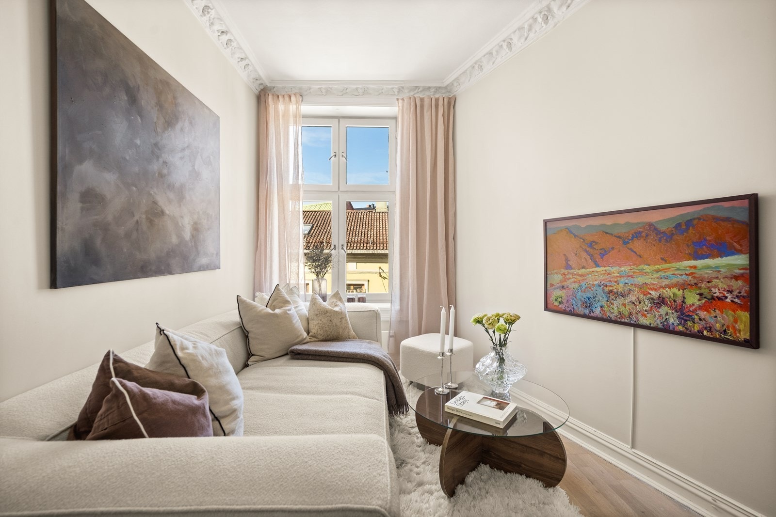 Lune og delikate fargevalg. Galleribilde