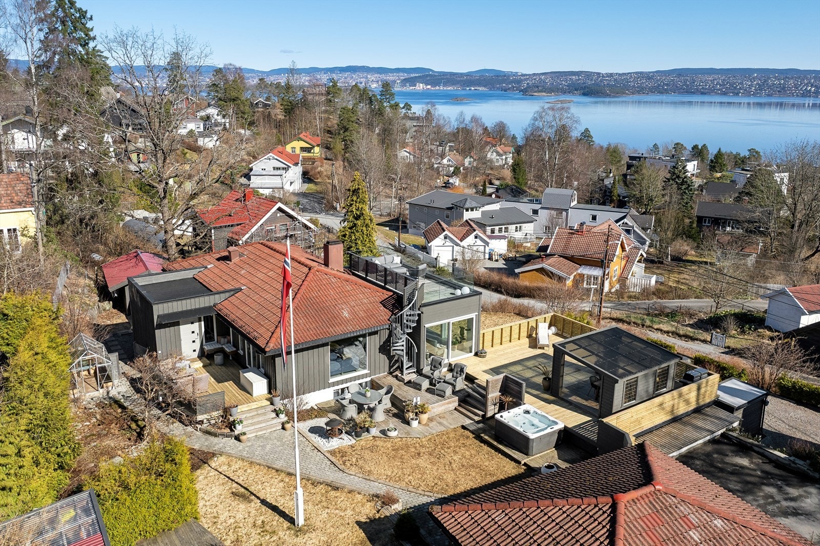 Fantastisk eiendom på Fjordvangen med flere nivåer og soner. Galleribilde