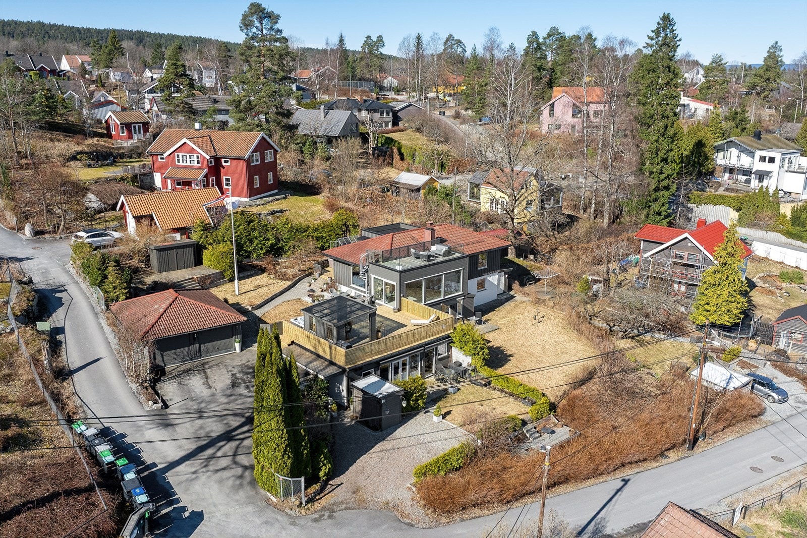 Det er parkering i dobbelgarasje. Galleribilde