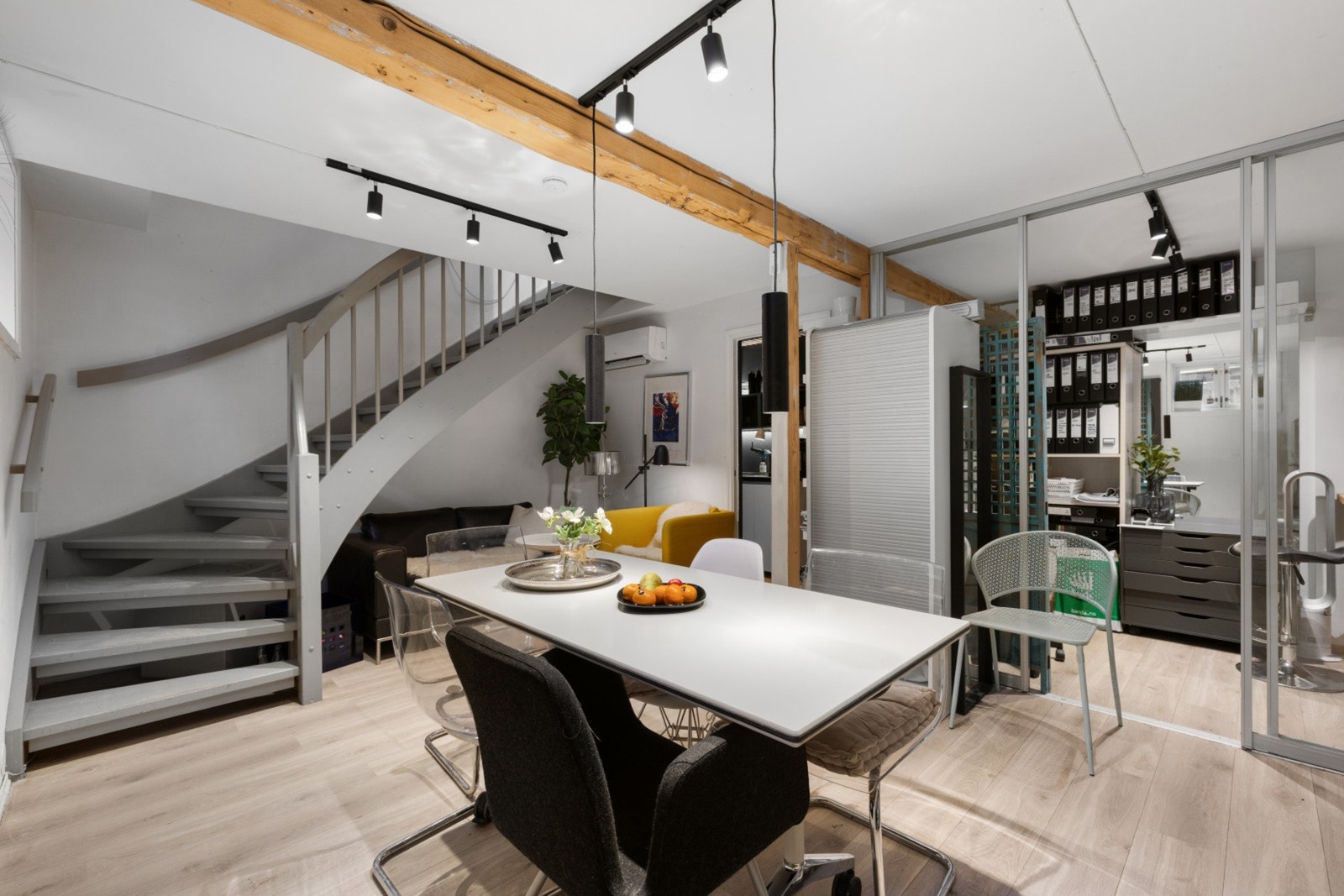 Innvendig har både næringsbygget/butikklokalet og boligdelen vært gjenstand for betydelig modernisering Galleribilde