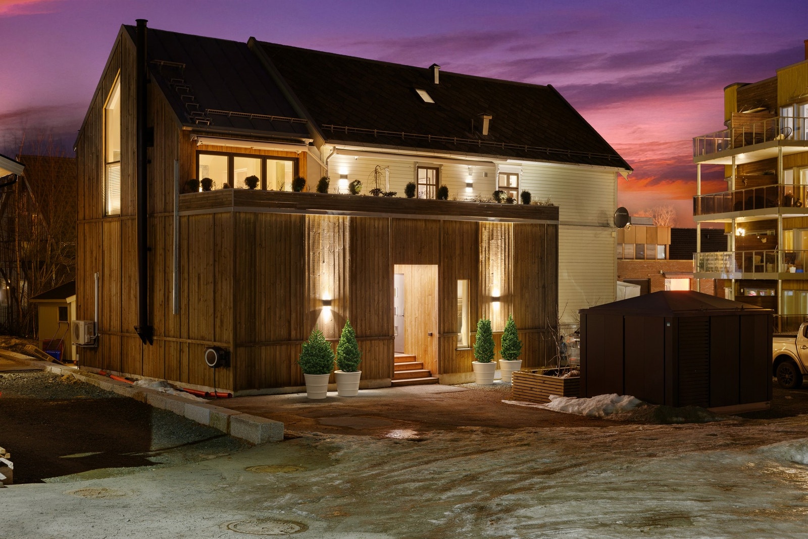 Velkommen til vakre Ringvålvegen 10 B, kjent som den ærverdige Alfarnesgården. Galleribilde