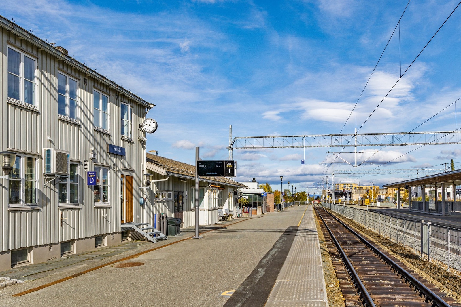 Heimdal togstasjon finner man en liten spasertur unna boligen. Galleribilde