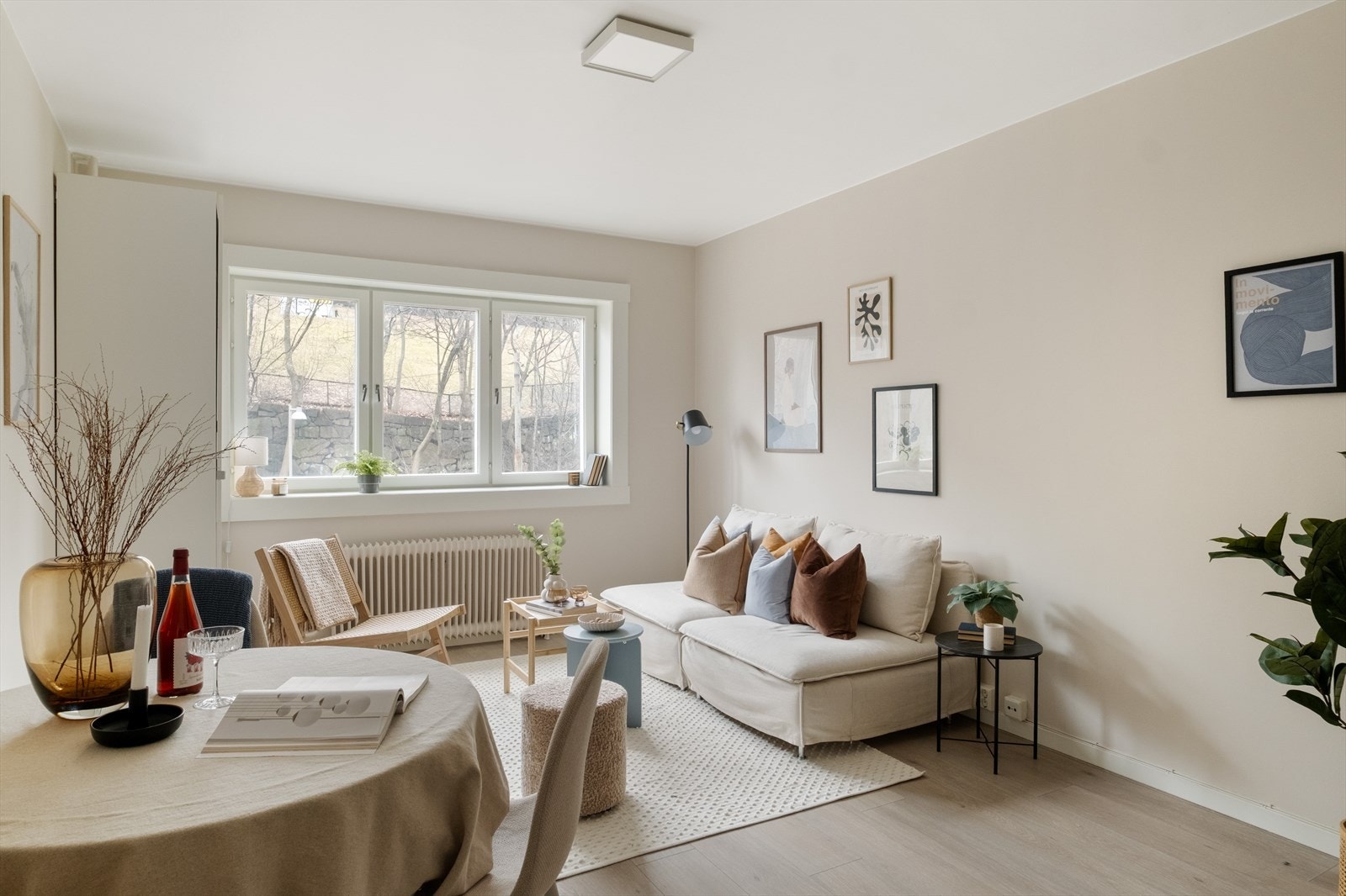 Lys leilighet med fine overflater. Store vindusflater sikrer gode lysforhold. Galleribilde