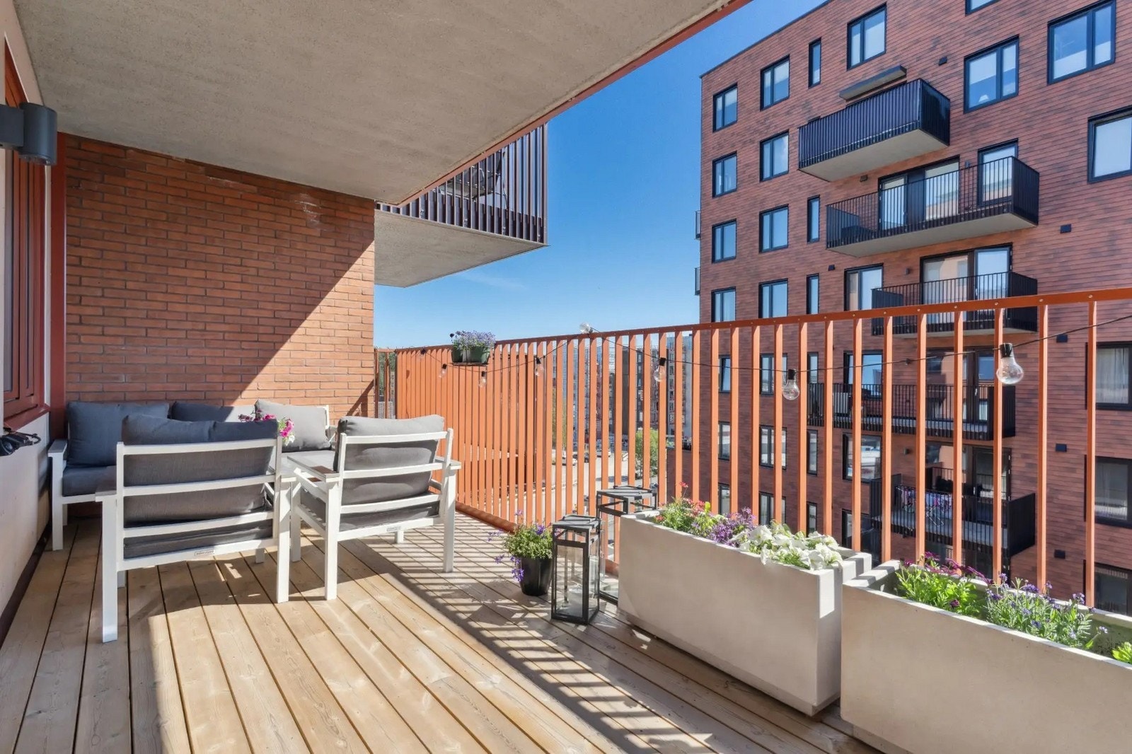 Balkong - solrik og hyggelig uteplass. Galleribilde
