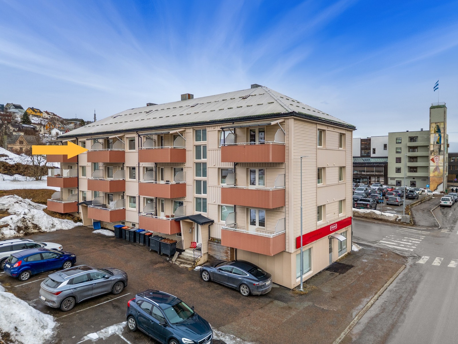 Leiligheten ligger meget sentralt og med en hyggelig balkong vendt mot sørvest Galleribilde