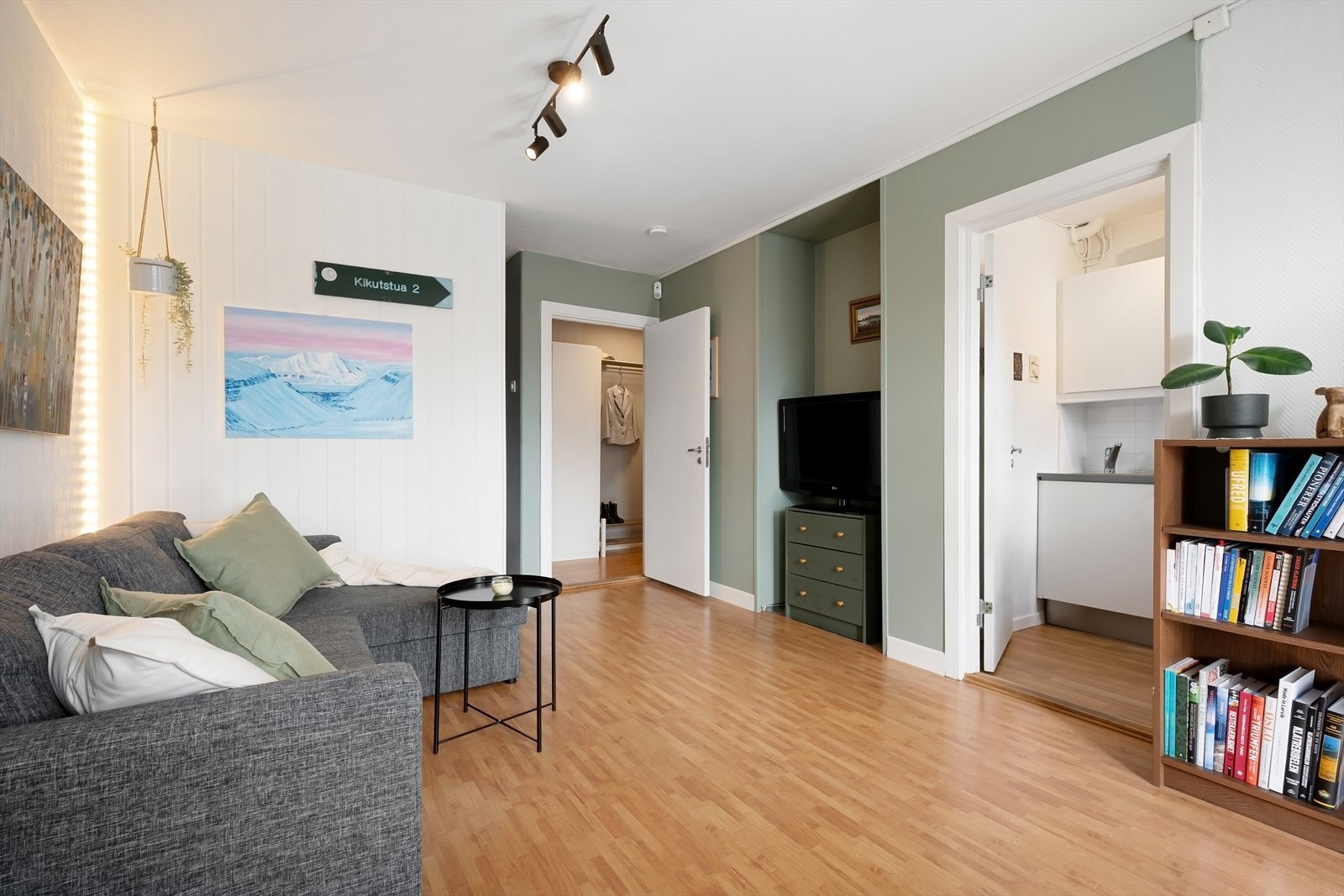 Plass til både sofagruppe og spisebord. Galleribilde