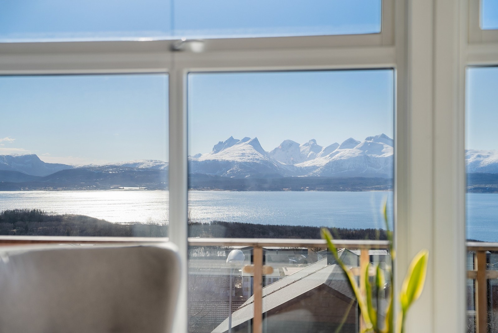Flott utsikt fra alle stuevinduer! Galleribilde