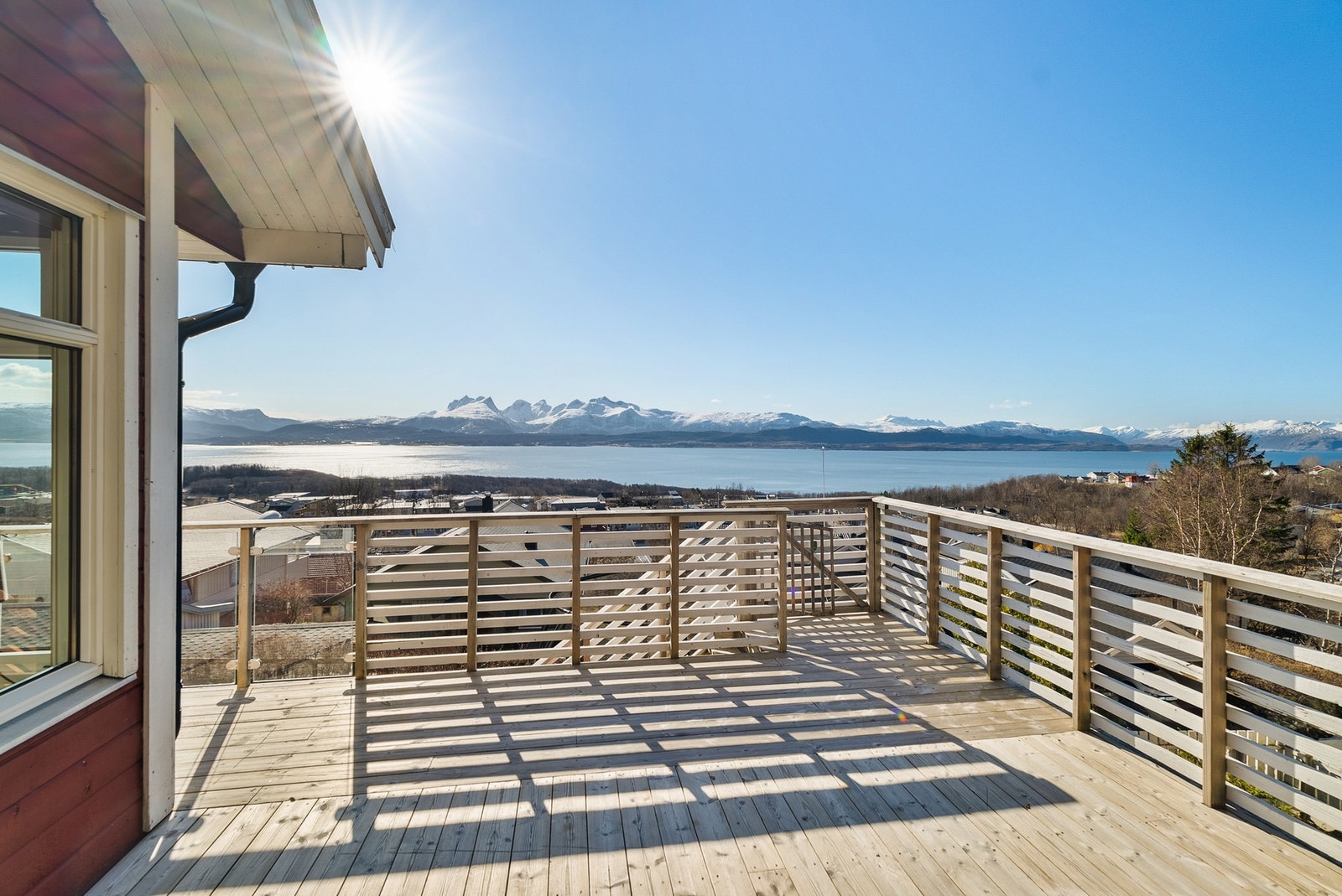 Her er det meget god plass til flere sittegrupper. Galleribilde