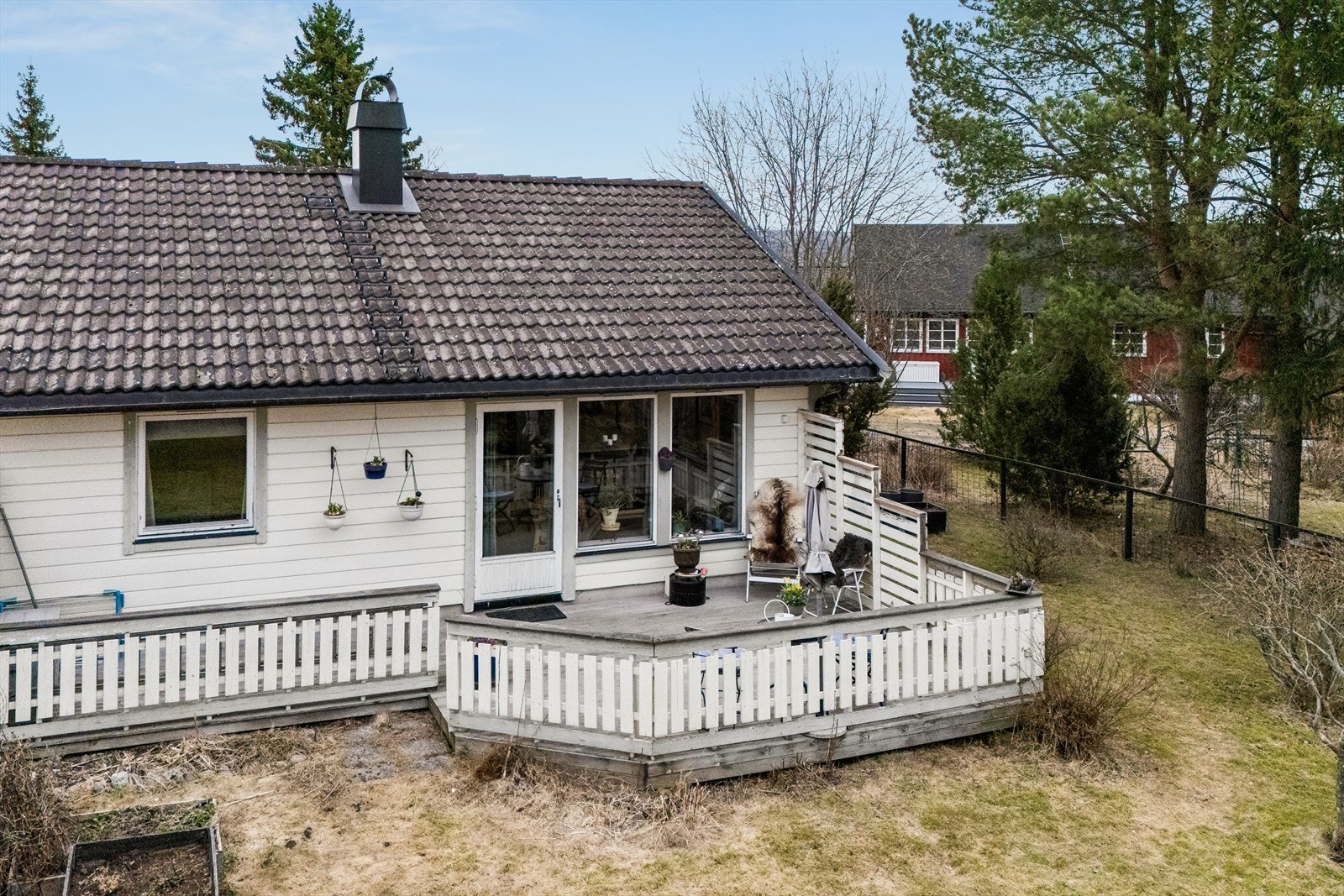 Halvpart av en praktisk tomannsbolig fra 1991, med alt på ett plan. Galleribilde