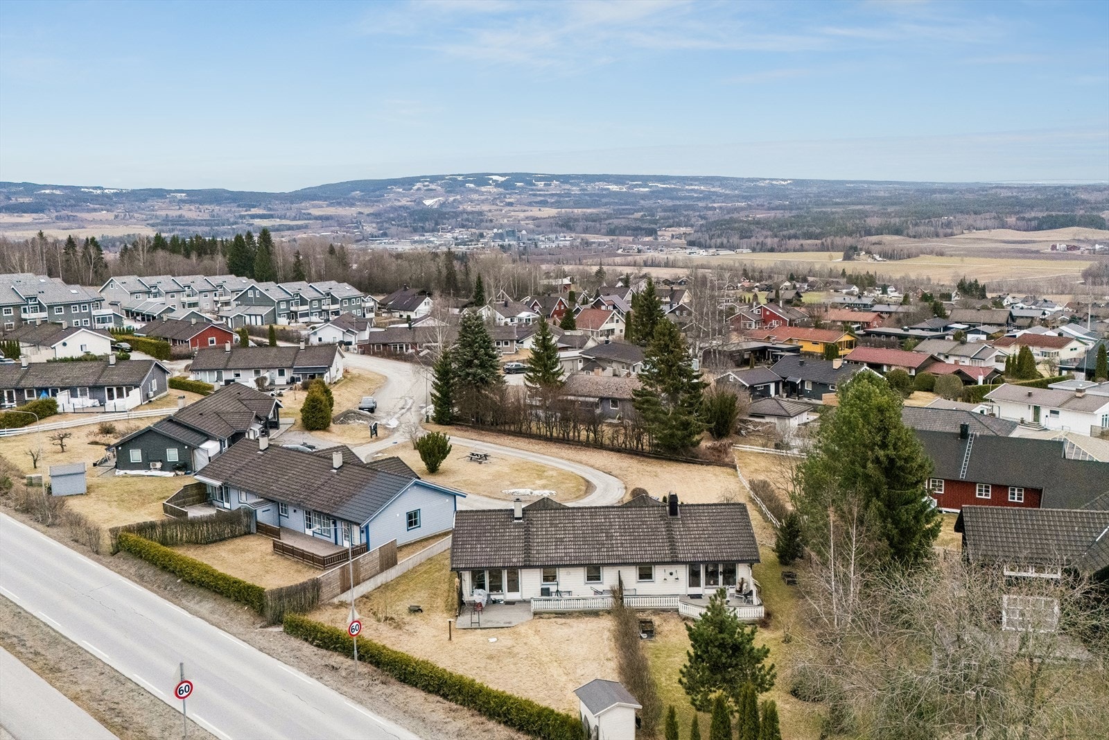 Velkommen til Østlia 31! En koselig halvpart av tomannsbolig med hage! Galleribilde