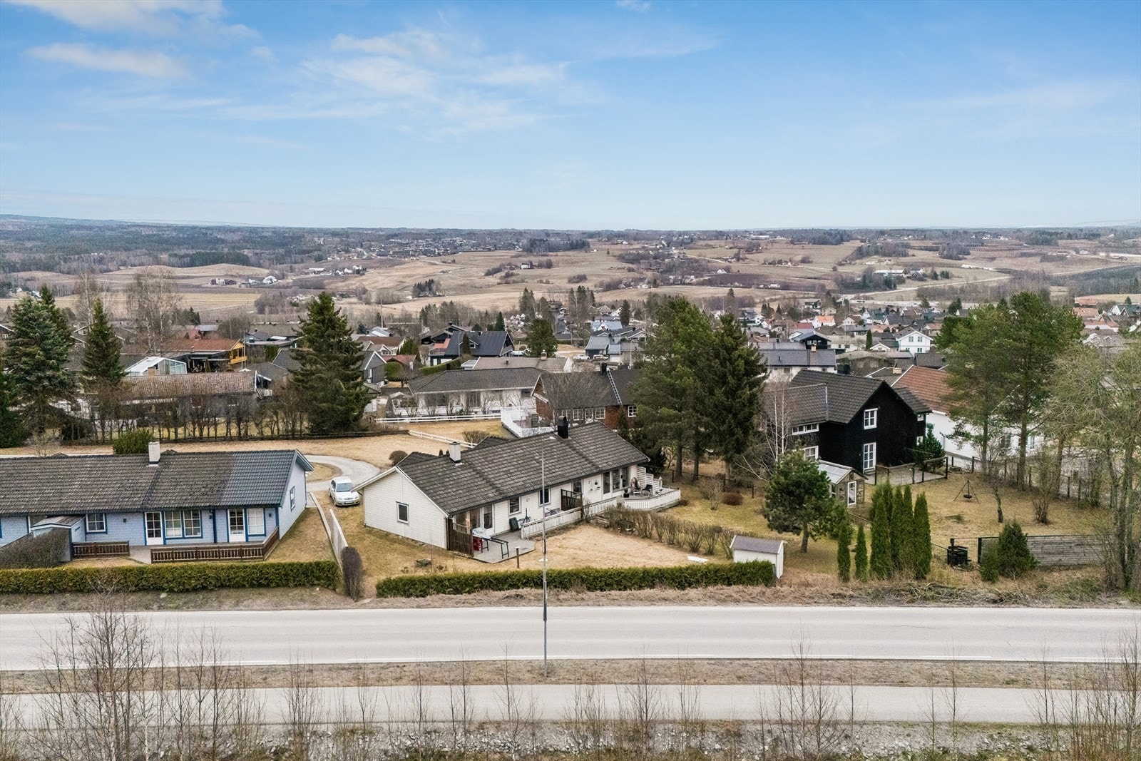 Nærmeste bussholdeplass, Lottenvegen, ligger kun 4 minutters gange fra boligen. Galleribilde
