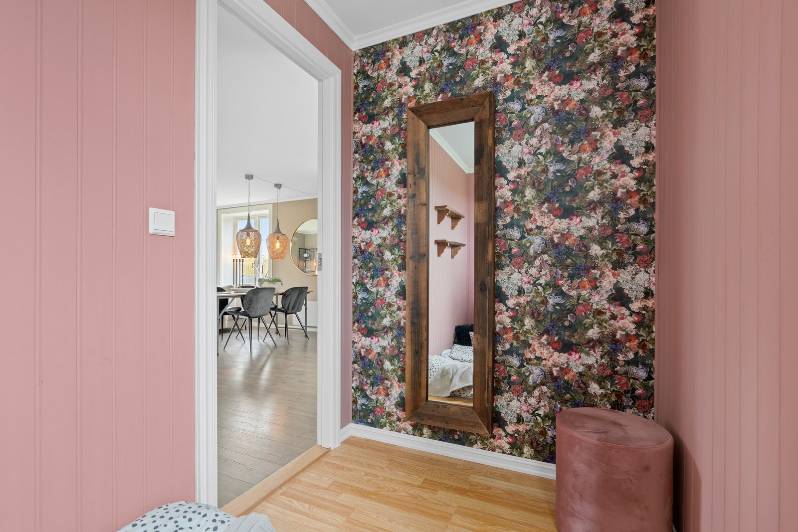 Dette soverommet kan alternativt fylle rollen som walk-in closet, i praktisk nærhet av badet. Bilde er tatt fra forrige salg Galleribilde