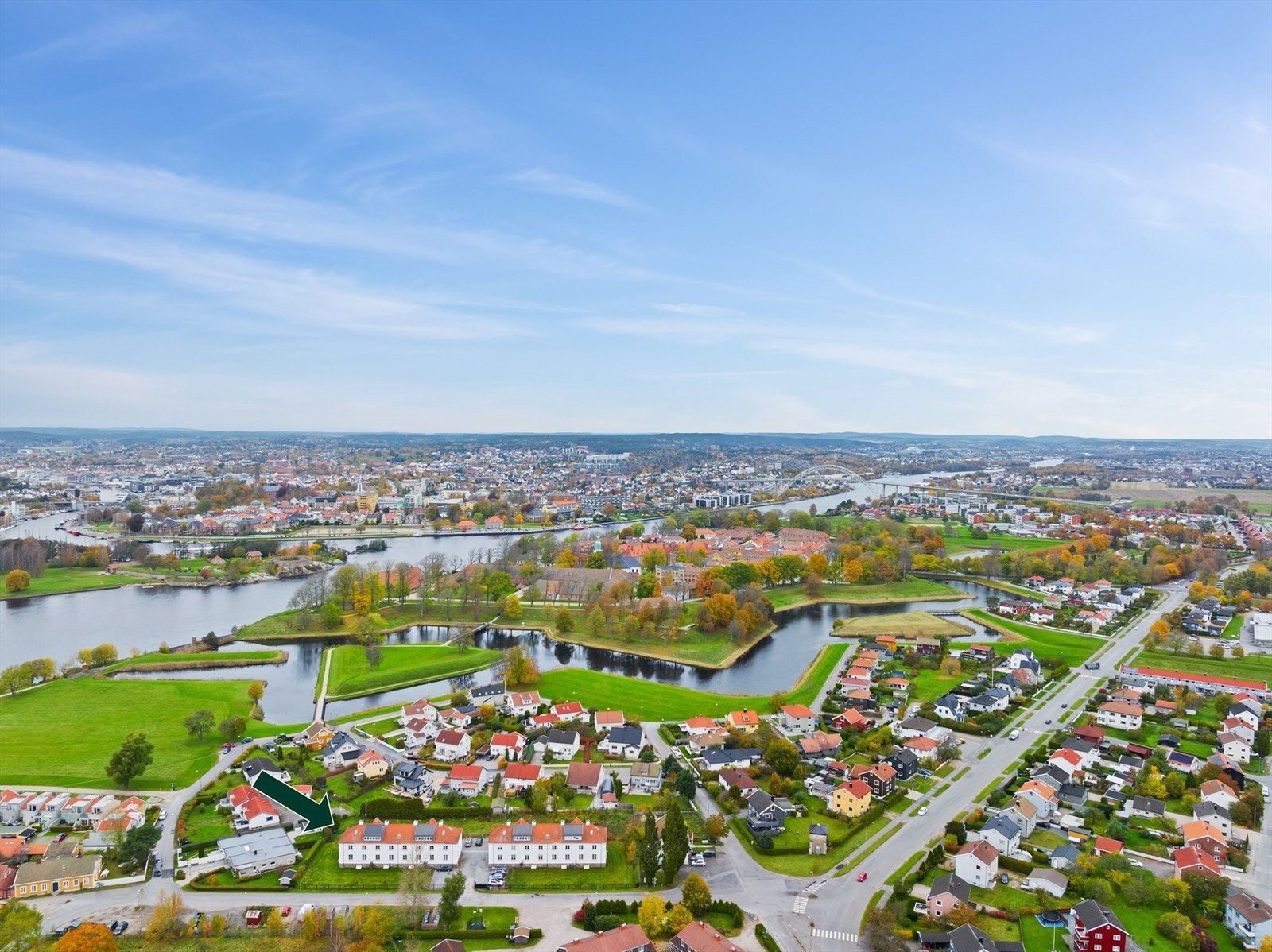 Sameiet ligger i grenseland mellom sjarmerende Vaterland og Kongstens nyere boligbebyggelse. Store parkområder er lett tilgjengelig i nærområdet, inkludert de ikoniske vollgravene som omringer Gamlebyen. Galleribilde