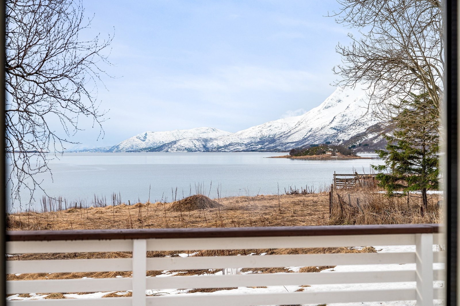 Landlig og idyllisk eiendom i Kongsvik med strålende utsikt og nærhet til sjø og fjell! Galleribilde