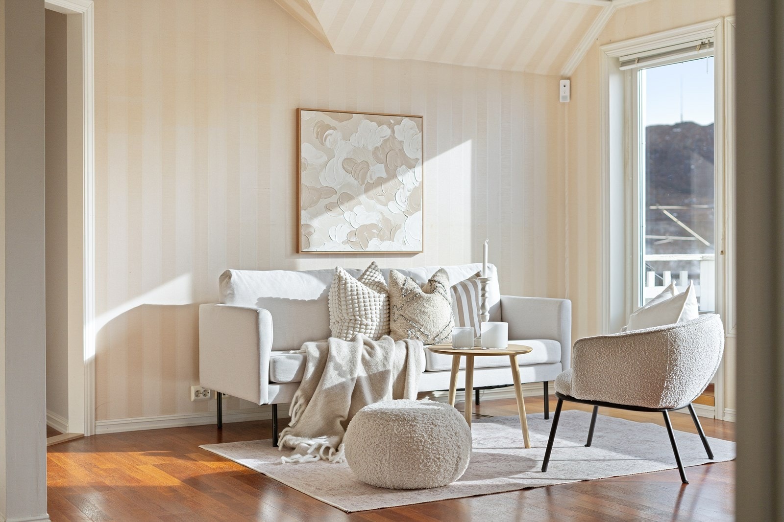 Loftstuen er et ideelt samlingspunkt for familien, samtidig som det kan fungere som en skjermet sone for ungdom eller gjester. Galleribilde