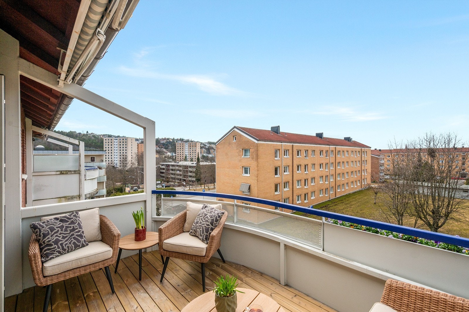 Beliggenheten i øverste etasje gir en flott utsikt over nærområdet. Galleribilde