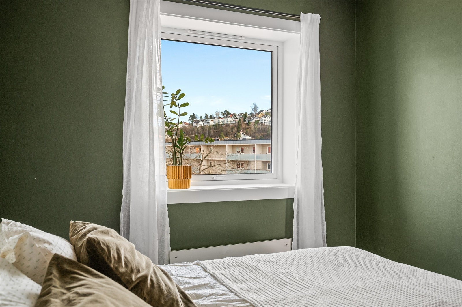 Fra soveromsvinduet er det en åpen og fin utsikt. Galleribilde