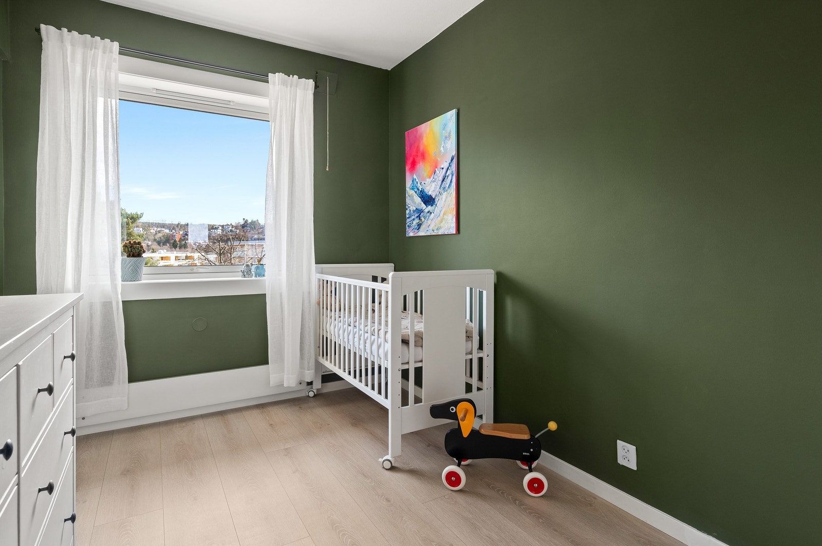 Det andre soverommet egner seg godt som barnerom, gjesterom eller kontor. Galleribilde