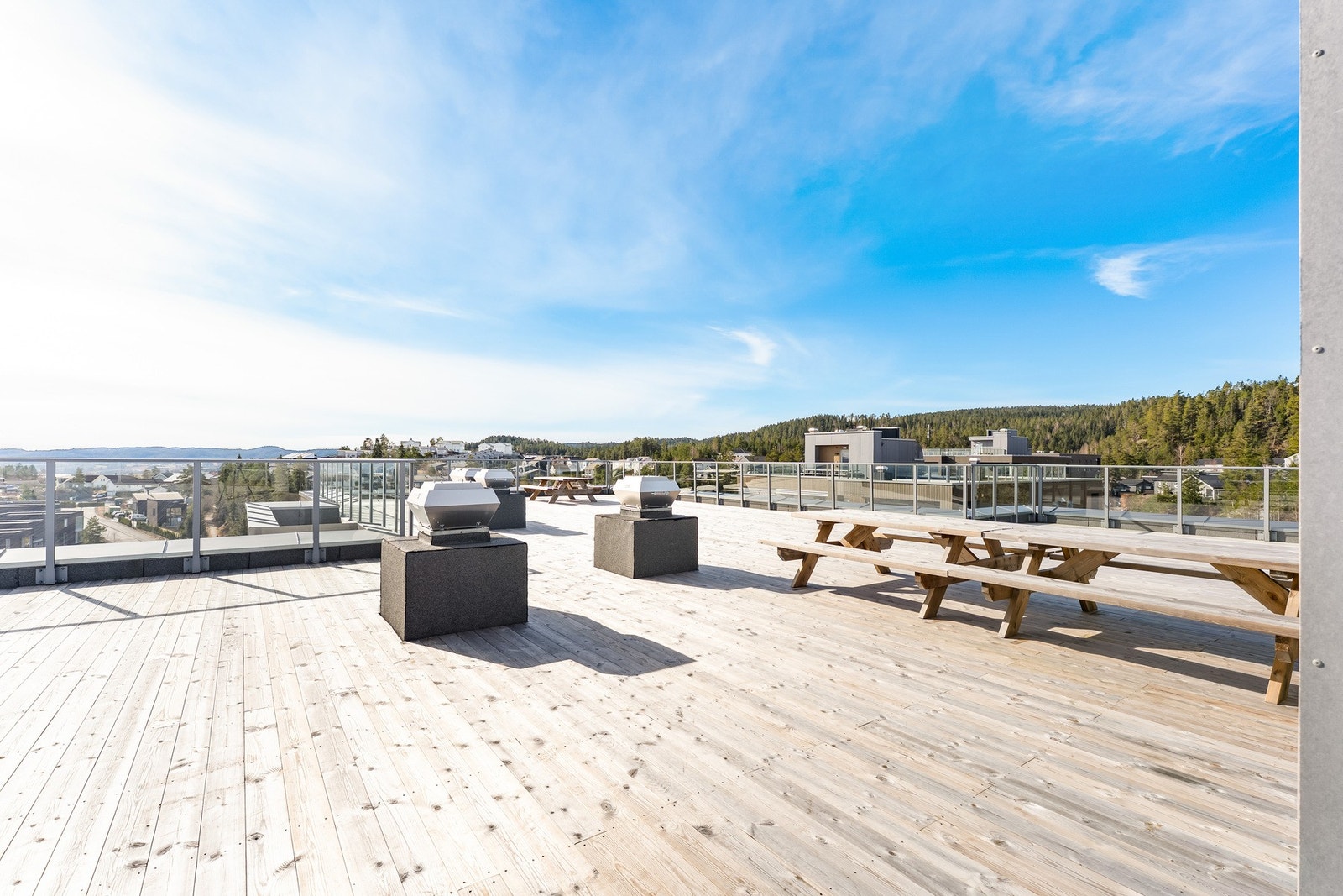 På toppen av bygget finner du en stor felles takterrasse, til fri benyttelse for sameiets beboere. Galleribilde