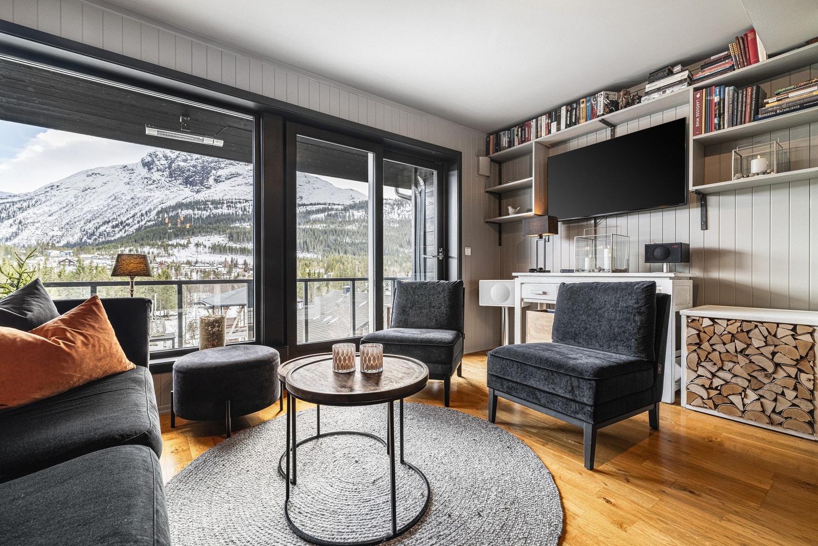 Koselig stue. Gjennomgående god standard. Galleribilde