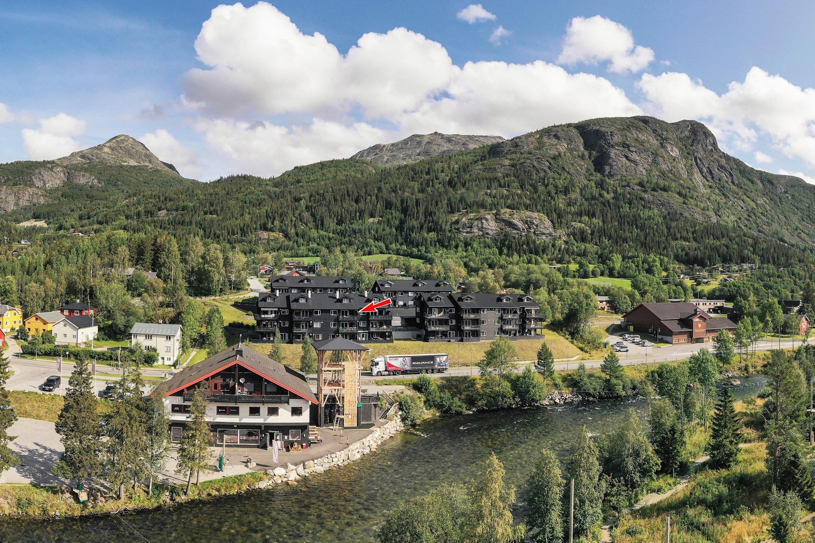 Bo på Haugentunet og slipp vedlikehold og måking. Galleribilde