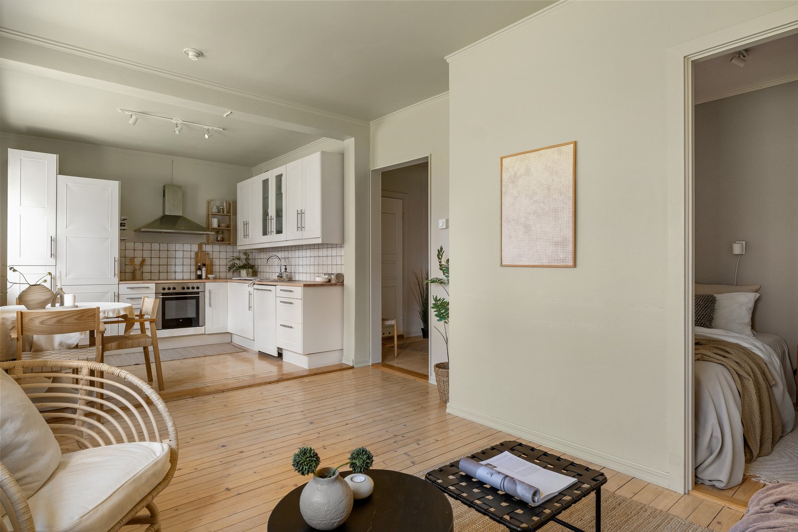 Funkisgård med generøs takhøyde. Galleribilde