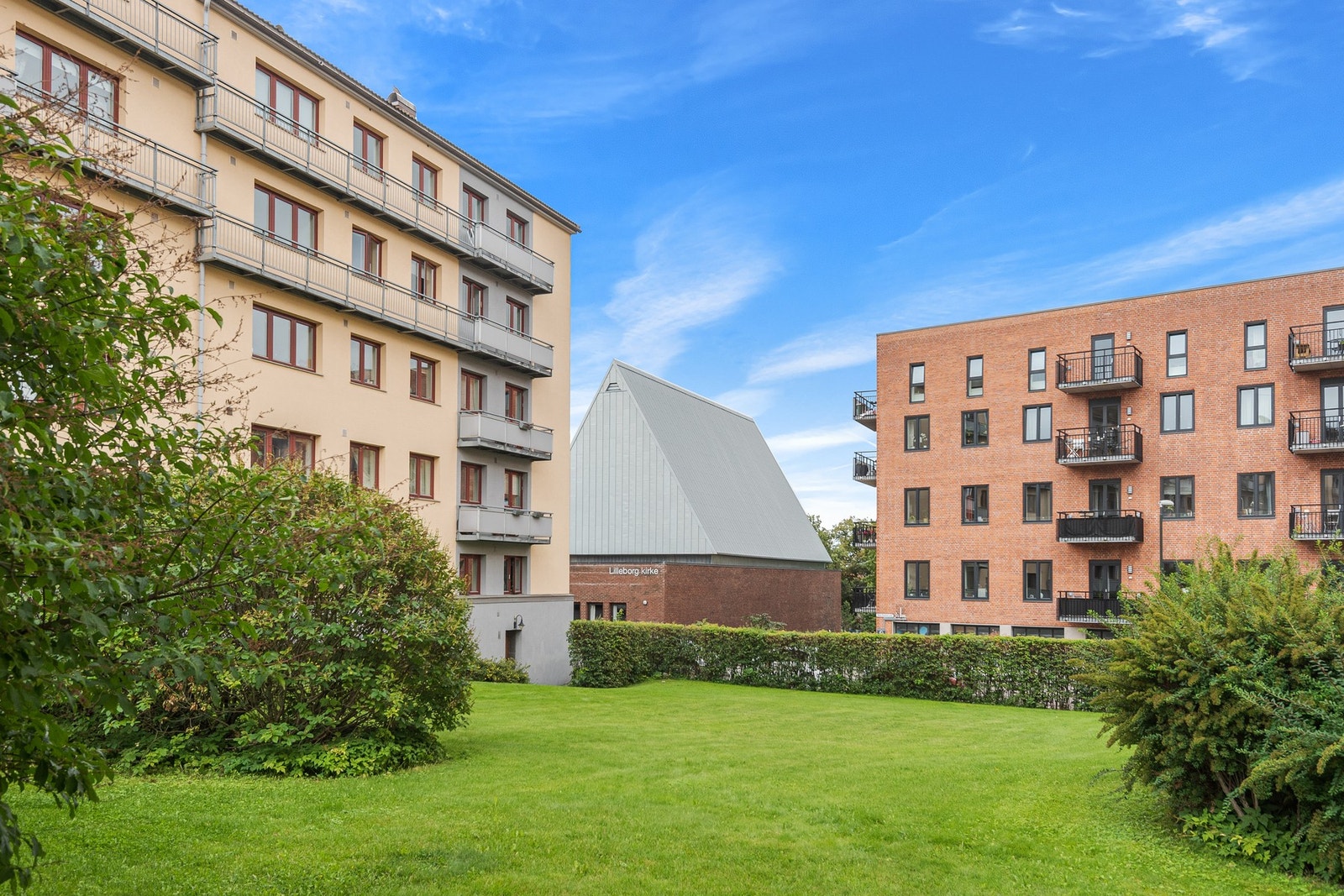 Borettslaget har store flotte grøntarealer. Galleribilde