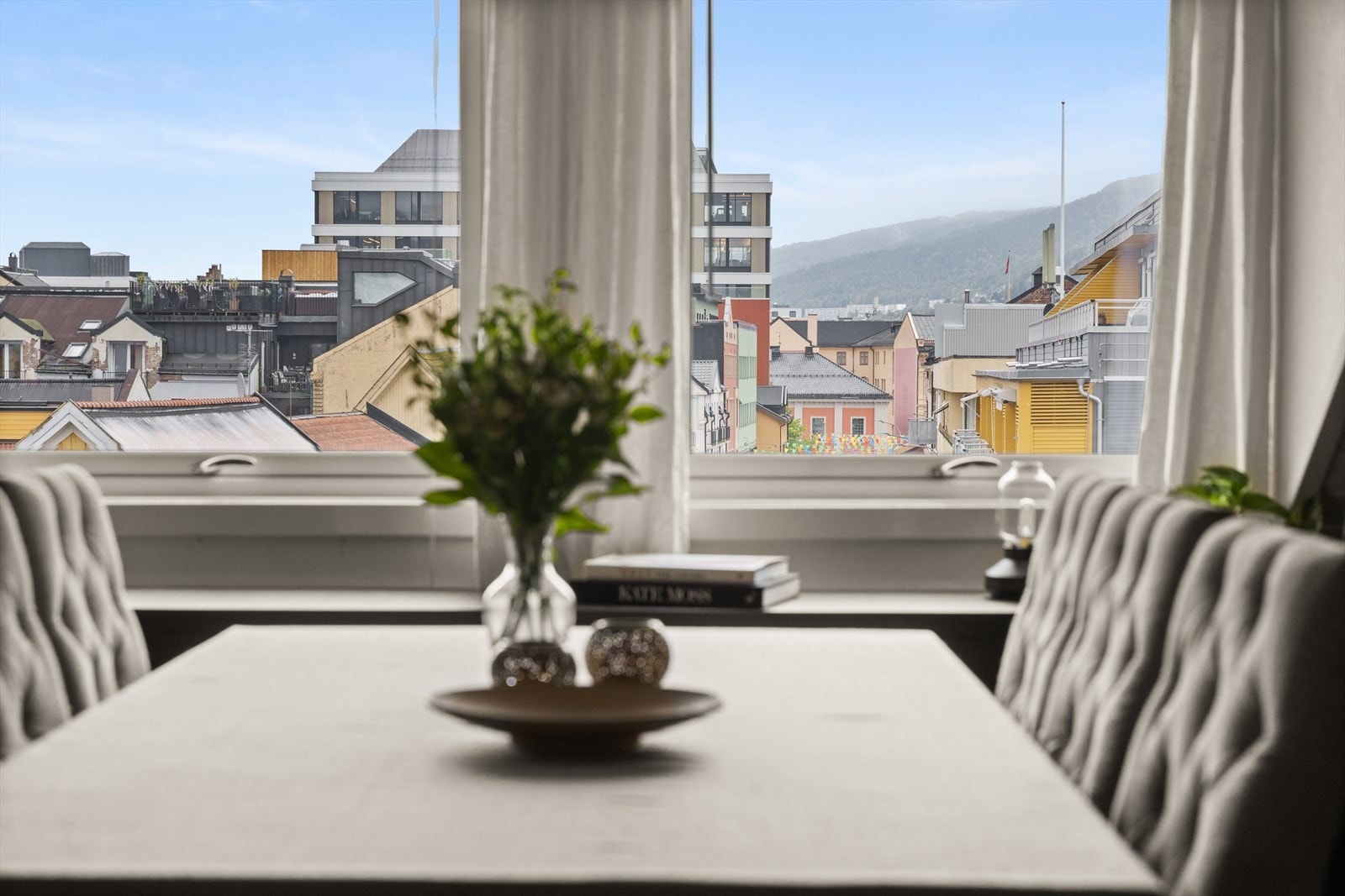Fra spisebordet er det flott utsikt Galleribilde