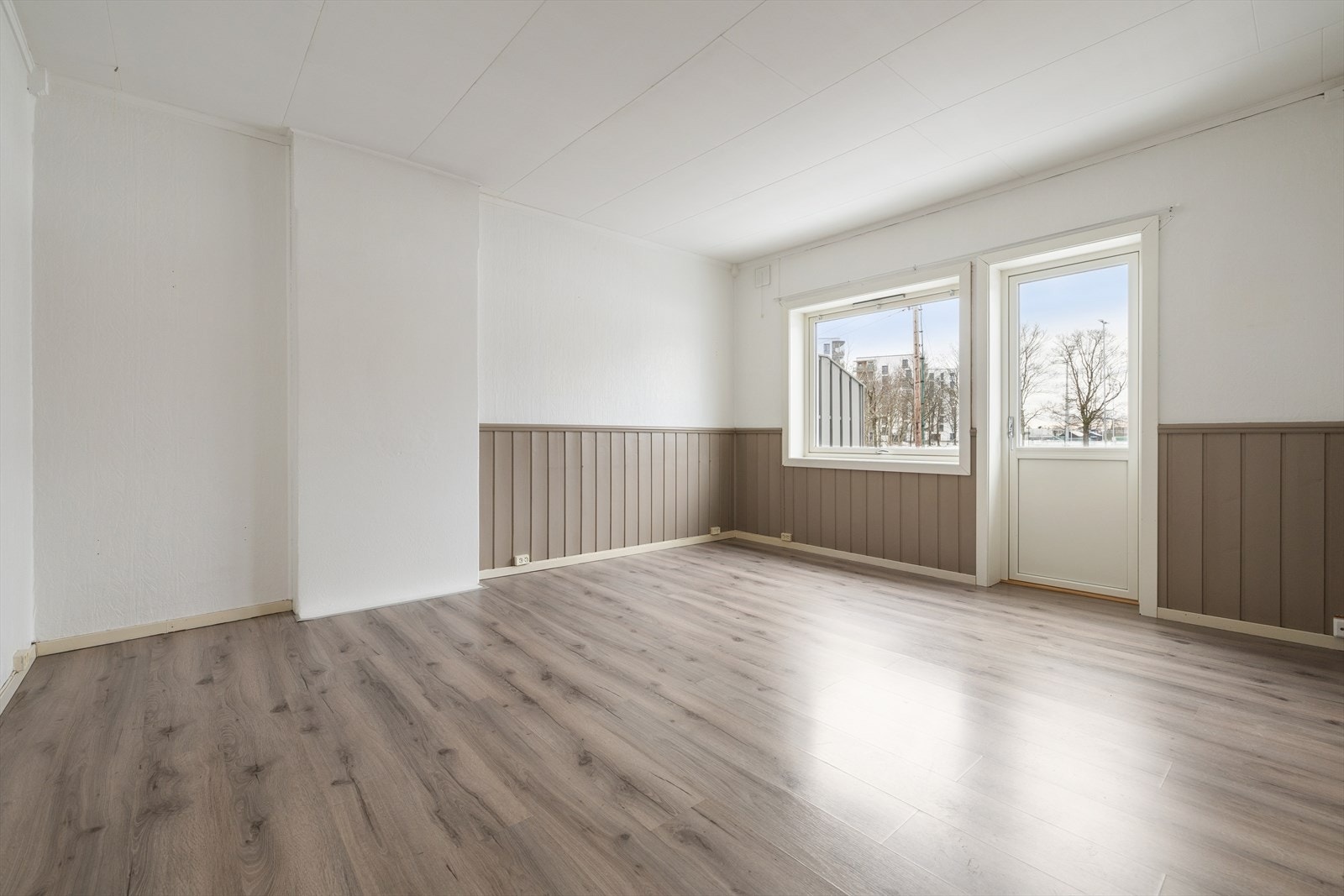 Her får du en svært sentralt beliggende 2-roms andelsleilighet. Her kan du for eksempel ha et spisebord på venstre side og sofa på høyre. Galleribilde