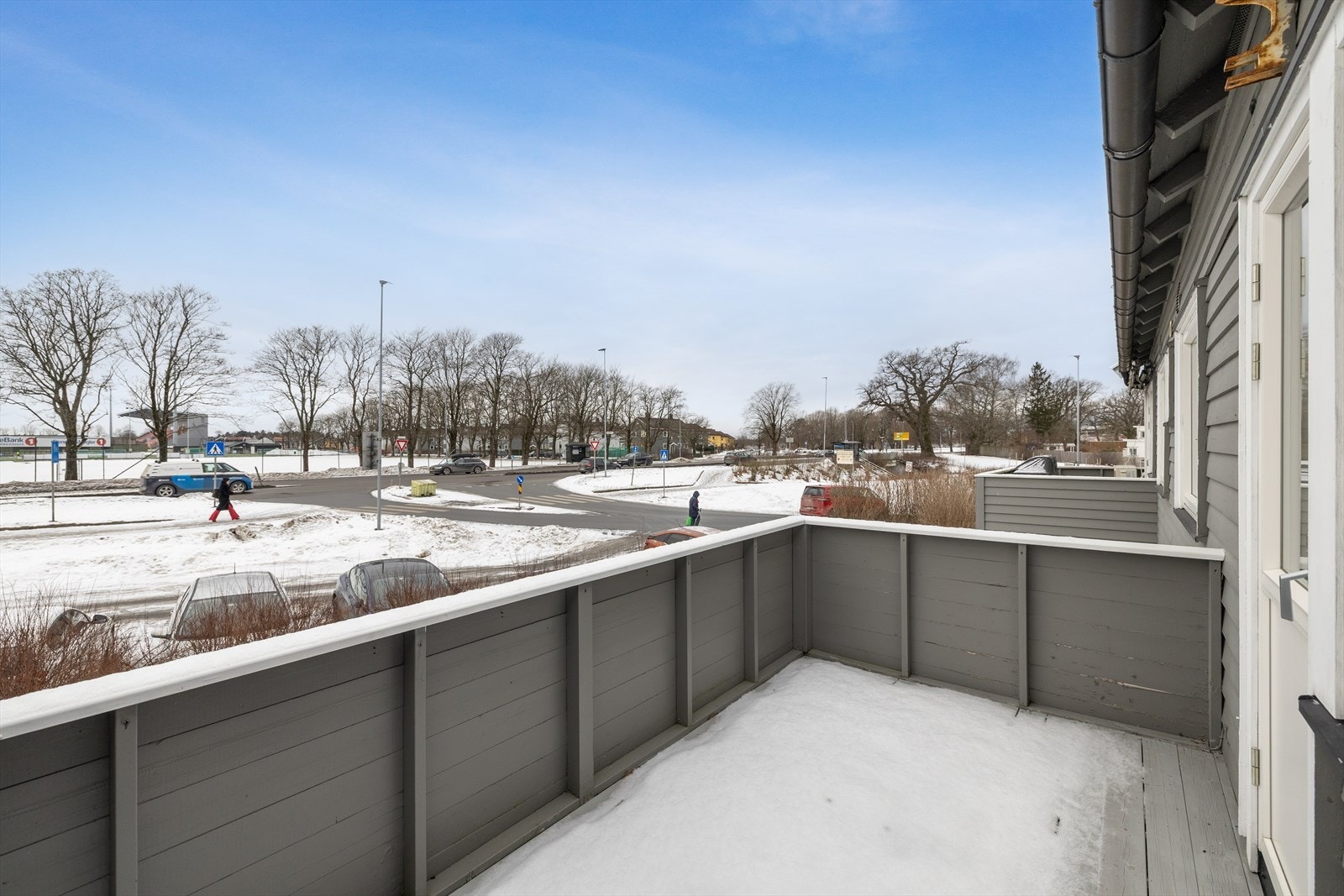 Her kan fine dager nytes. Balkongen har plass til utemøbler. Galleribilde