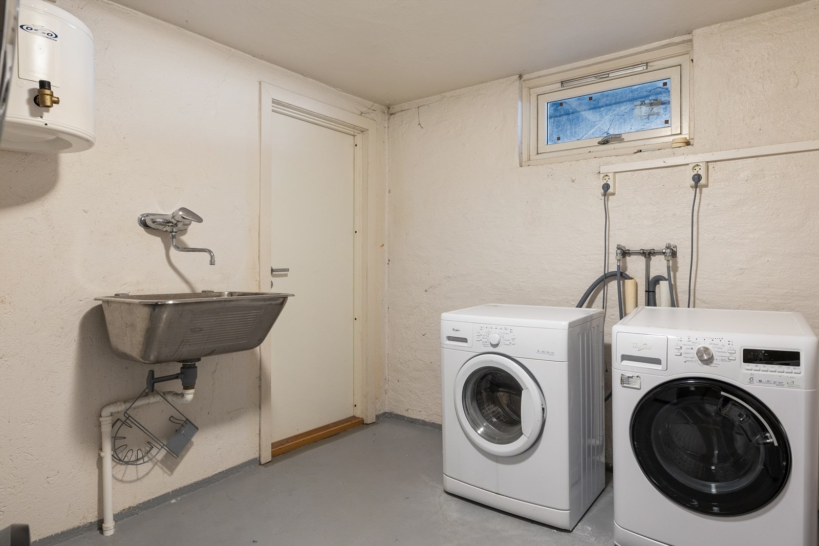 I kjelleren er det også et vaskerom hvor du plasserer egen vaskemaskin. Galleribilde