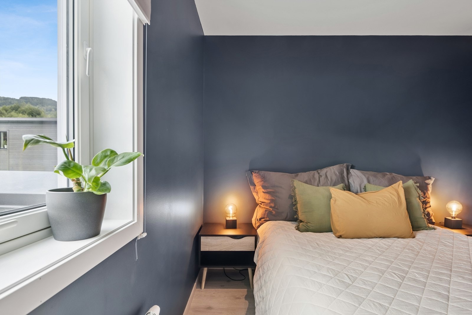 Rommet har laminat på gulvet og oppvarming via radiator. Galleribilde