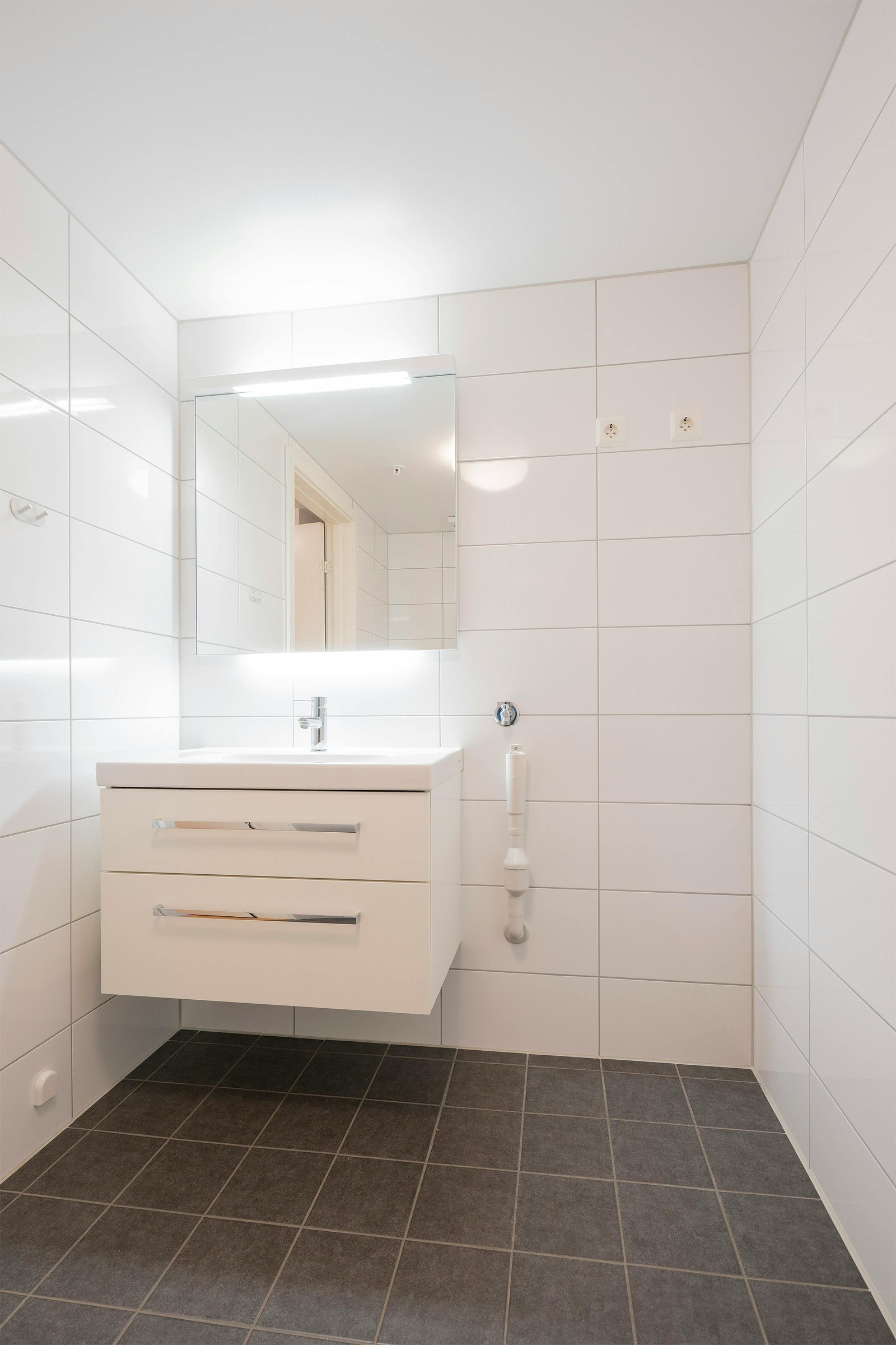 Pent bad med bra oppbevaring Galleribilde