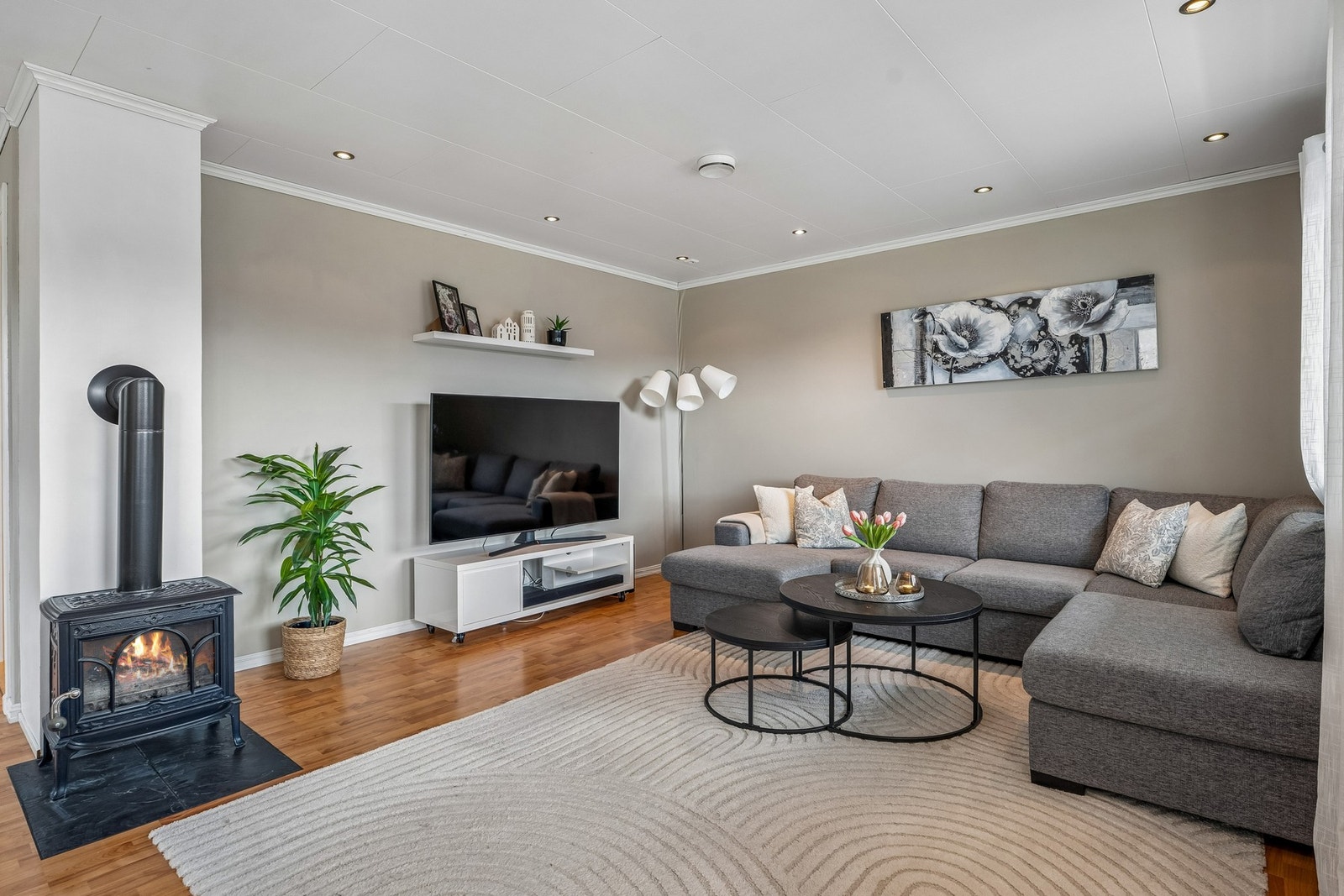 Downlights i himling gjev god og behageleg belysning Galleribilde
