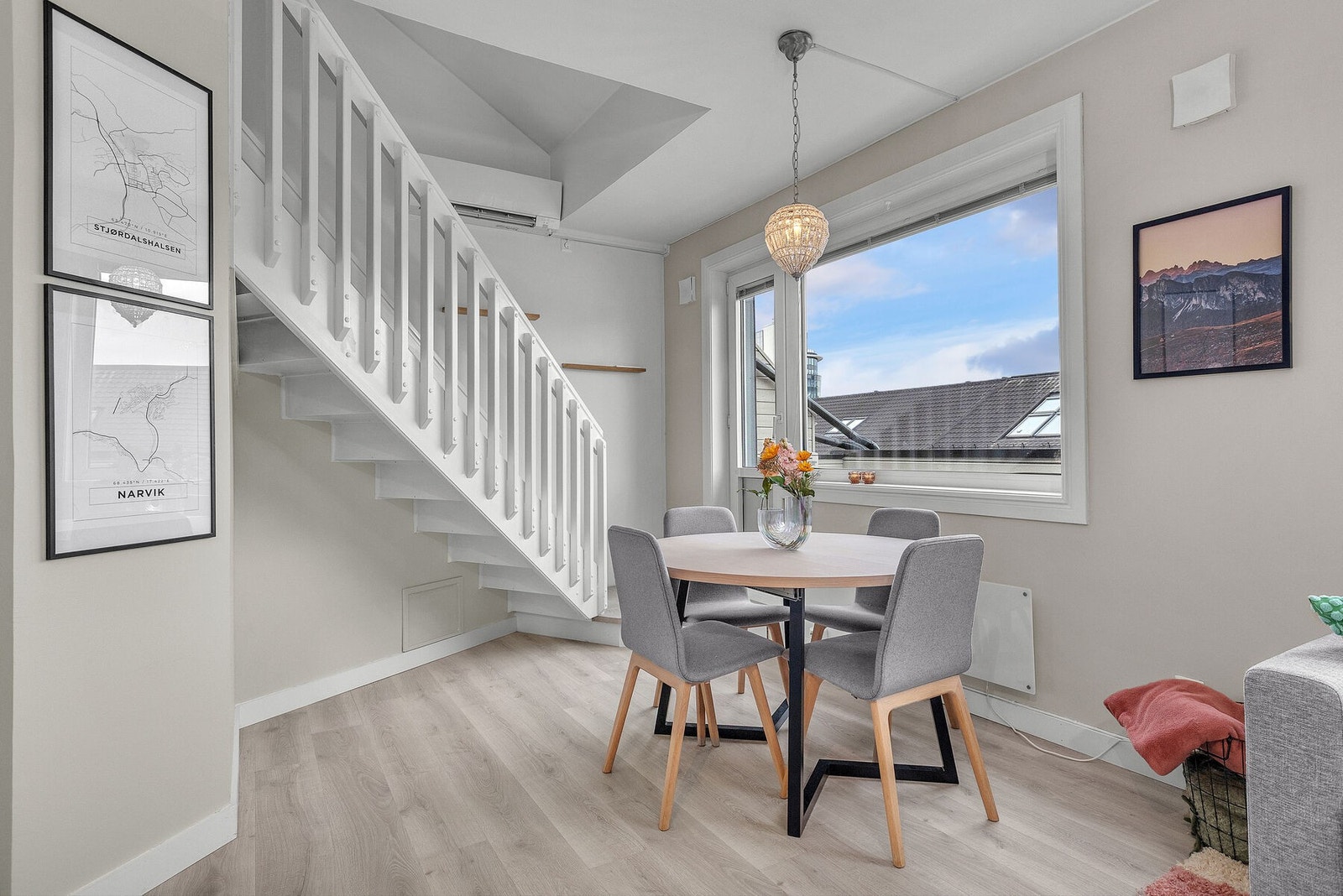 Trapp til loftsetasje Galleribilde