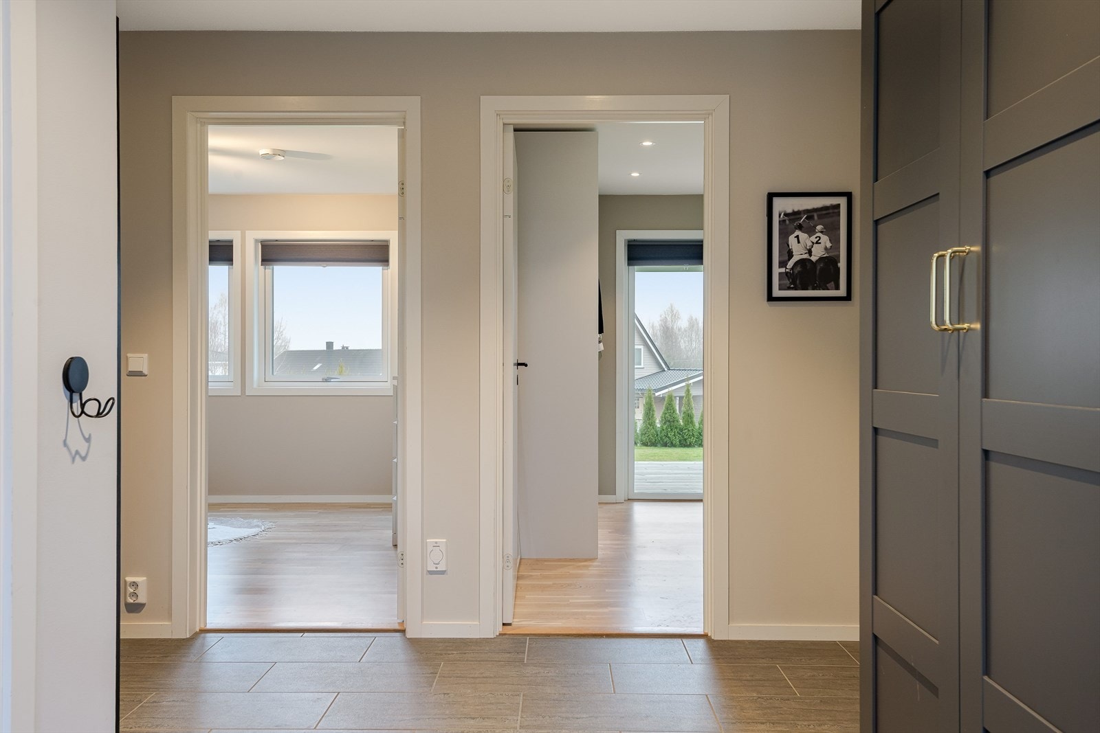 Boligen har 3 fine soverom som alle ligger i 1. etasje med enkel tilgang til baderommet. Galleribilde