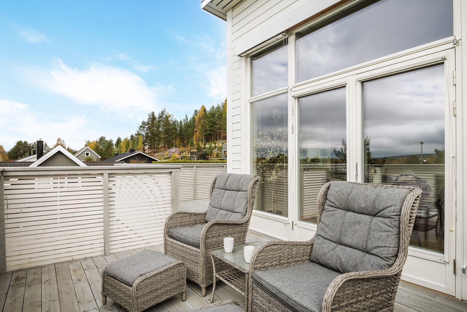 Stor og solrik balkong på ca. 40m² - dette er uten tvil en fin plass for lange og late sommerdager! Galleribilde