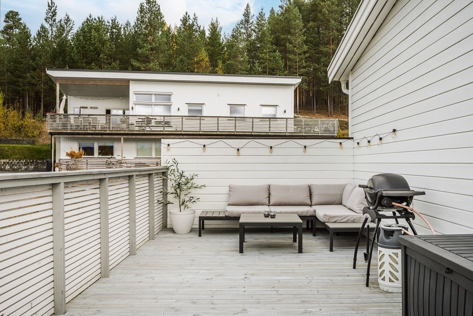 Den gode størrelsen gjør at du enkelt kan innrede med ulike soner og flere sittegrupper. Galleribilde