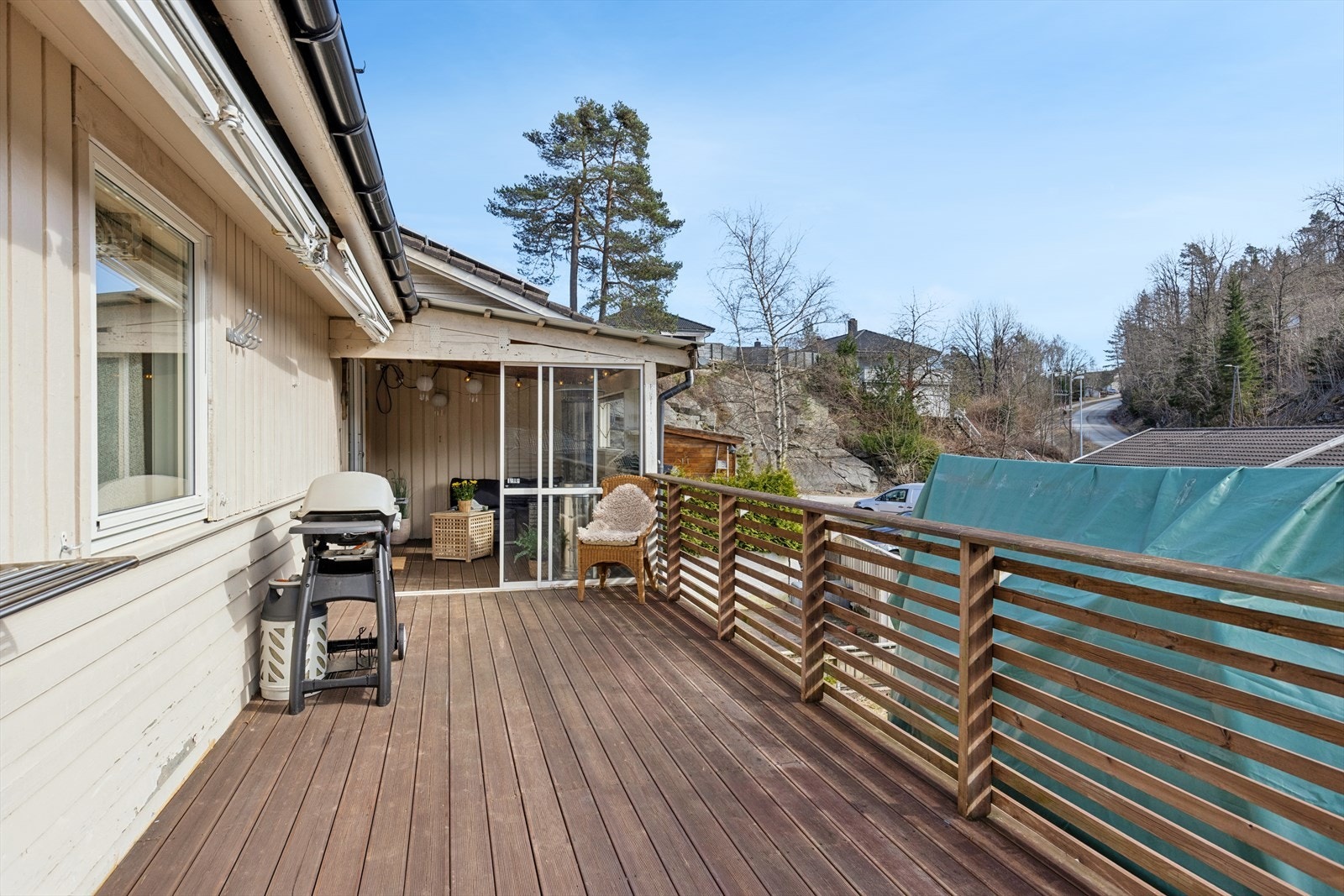 Utestue med stor veranda. Galleribilde