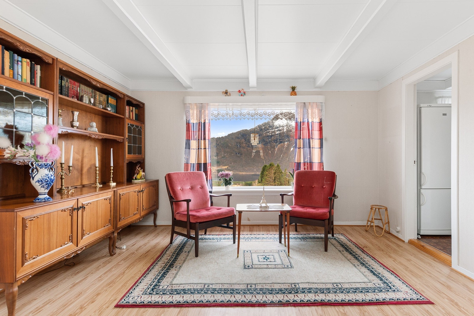 Det er godt lysinnslipp og fin utsikt Galleribilde