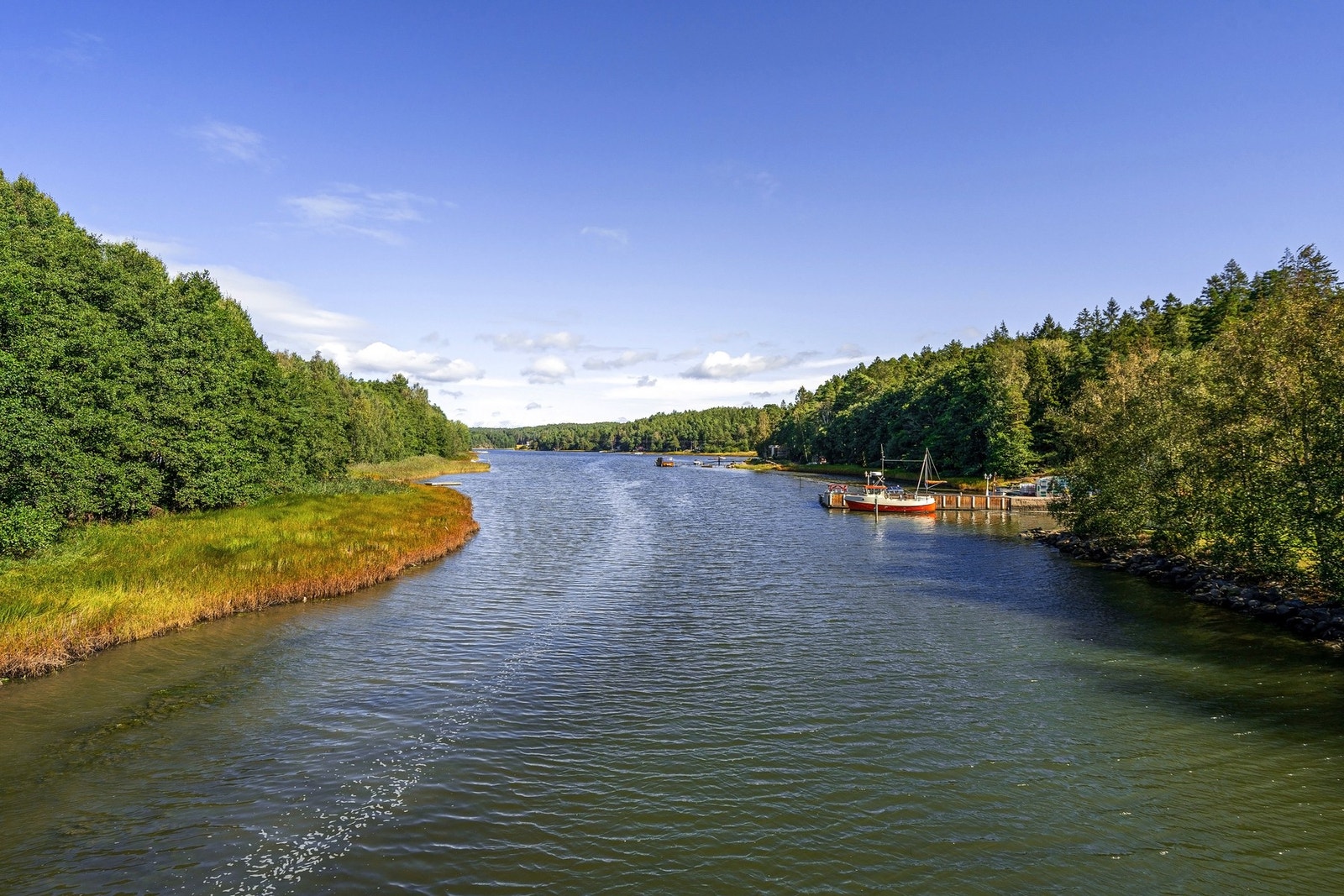 Hansemakerkilen ca 50 meter nedenfor hytta. Her er det flott å padle utover sundet og direkte inn i skjærgården! Galleribilde