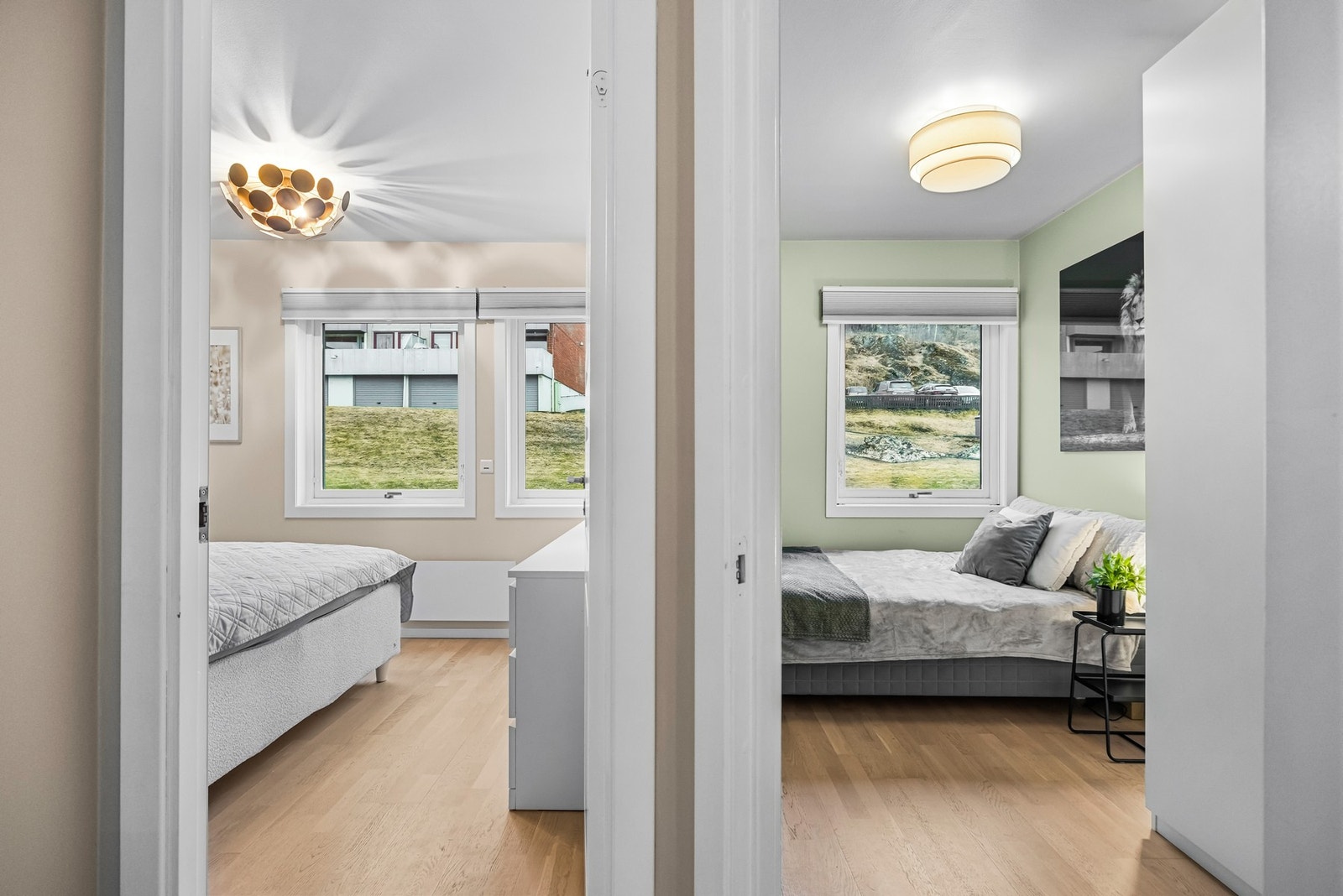 Fra gangen har du enkel adkomst til 2 av boligens 3 soverom. Galleribilde