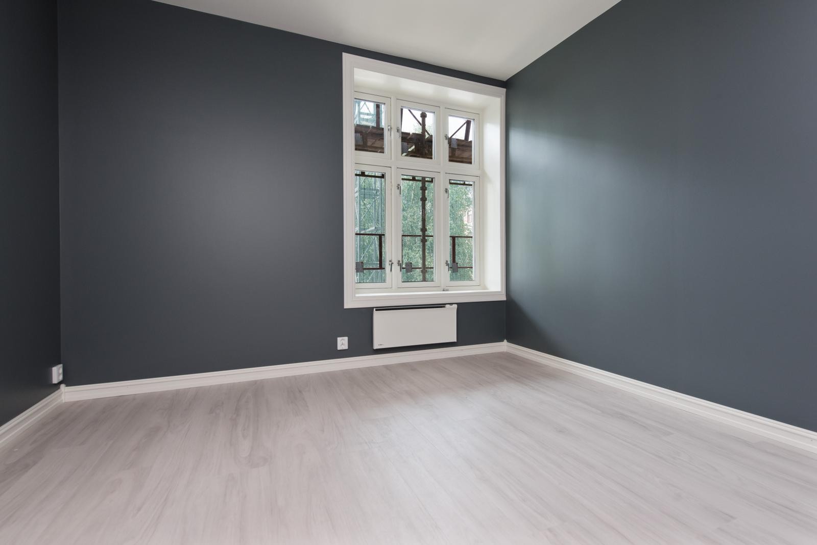 Soverom 1 har god plass til dobbeltseng og pult. Galleribilde