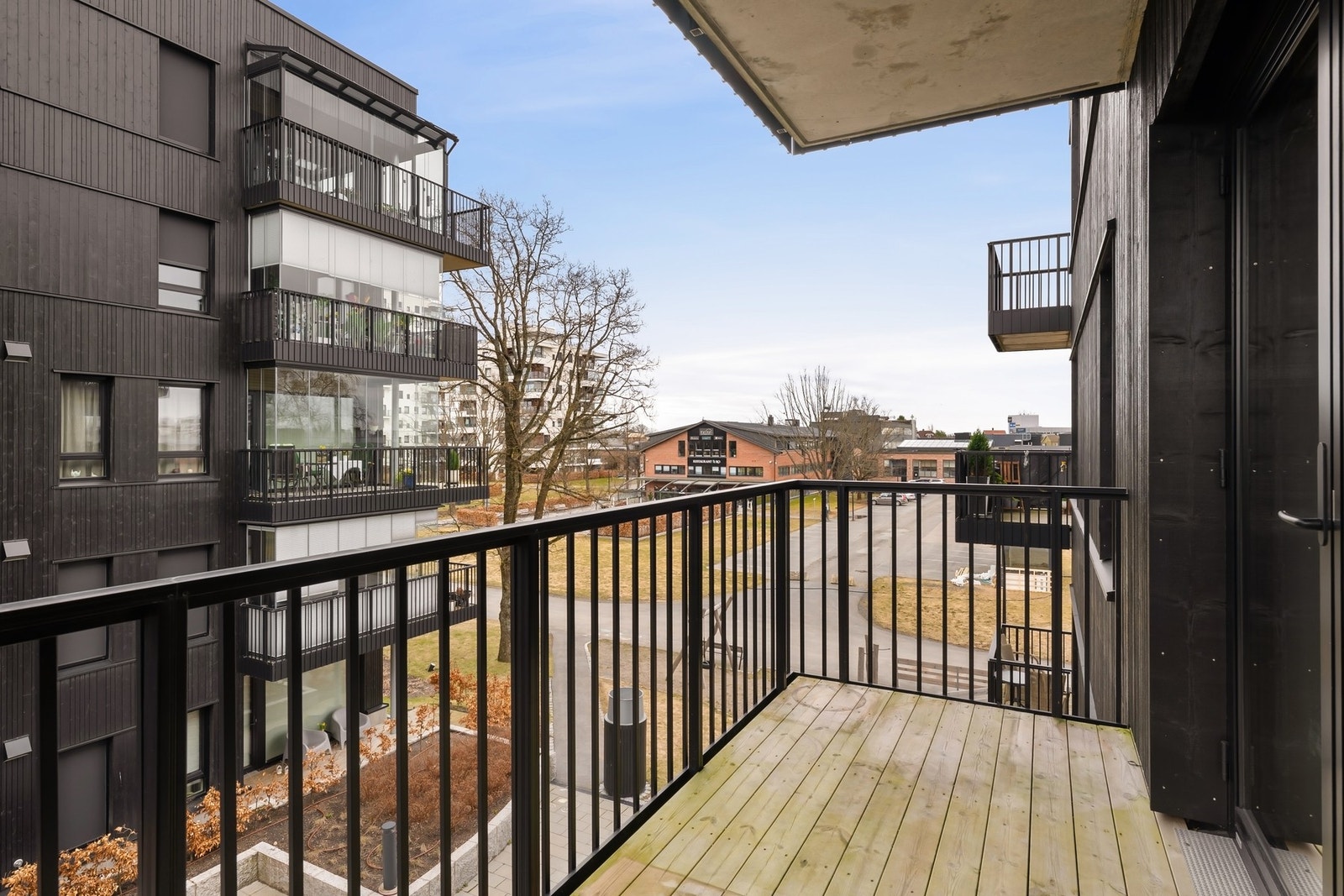 Det er plass til en koselig sittegruppe og grill Galleribilde