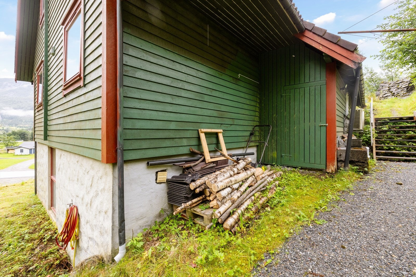 Tilbygget vedbod Galleribilde