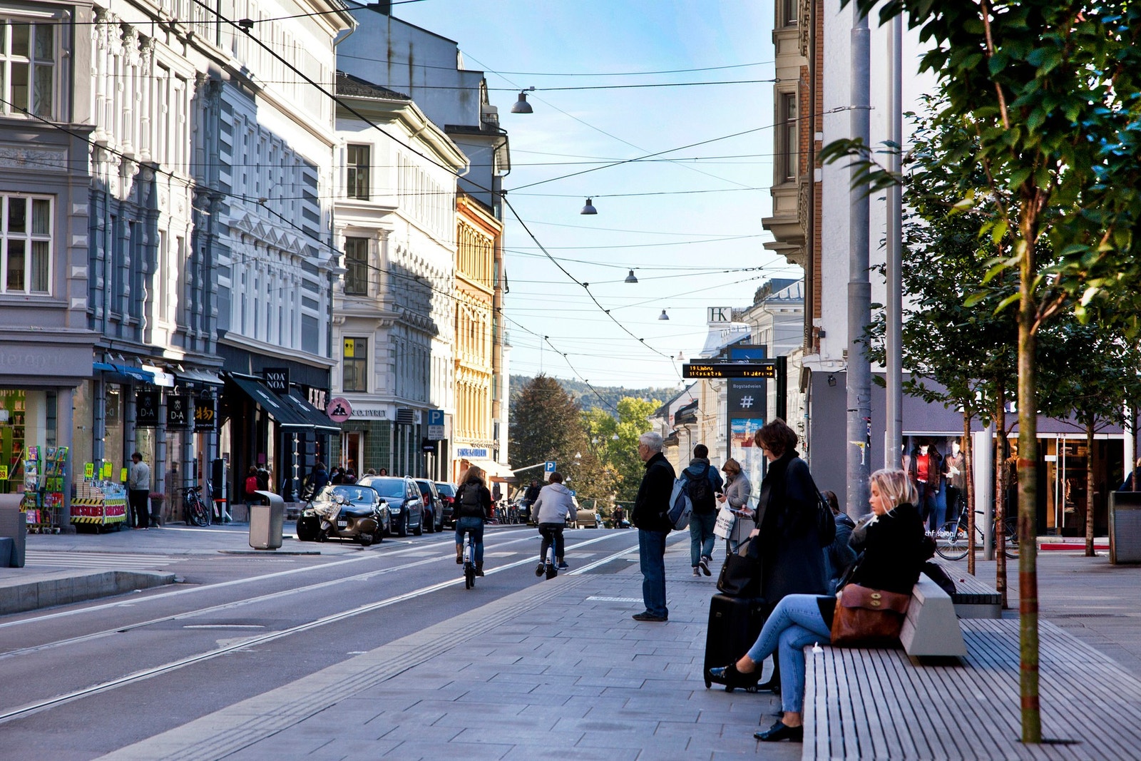Gode kollektivforbindelser med kun 4 minutters gange til trikkestoppet i Bogstadveien. Galleribilde