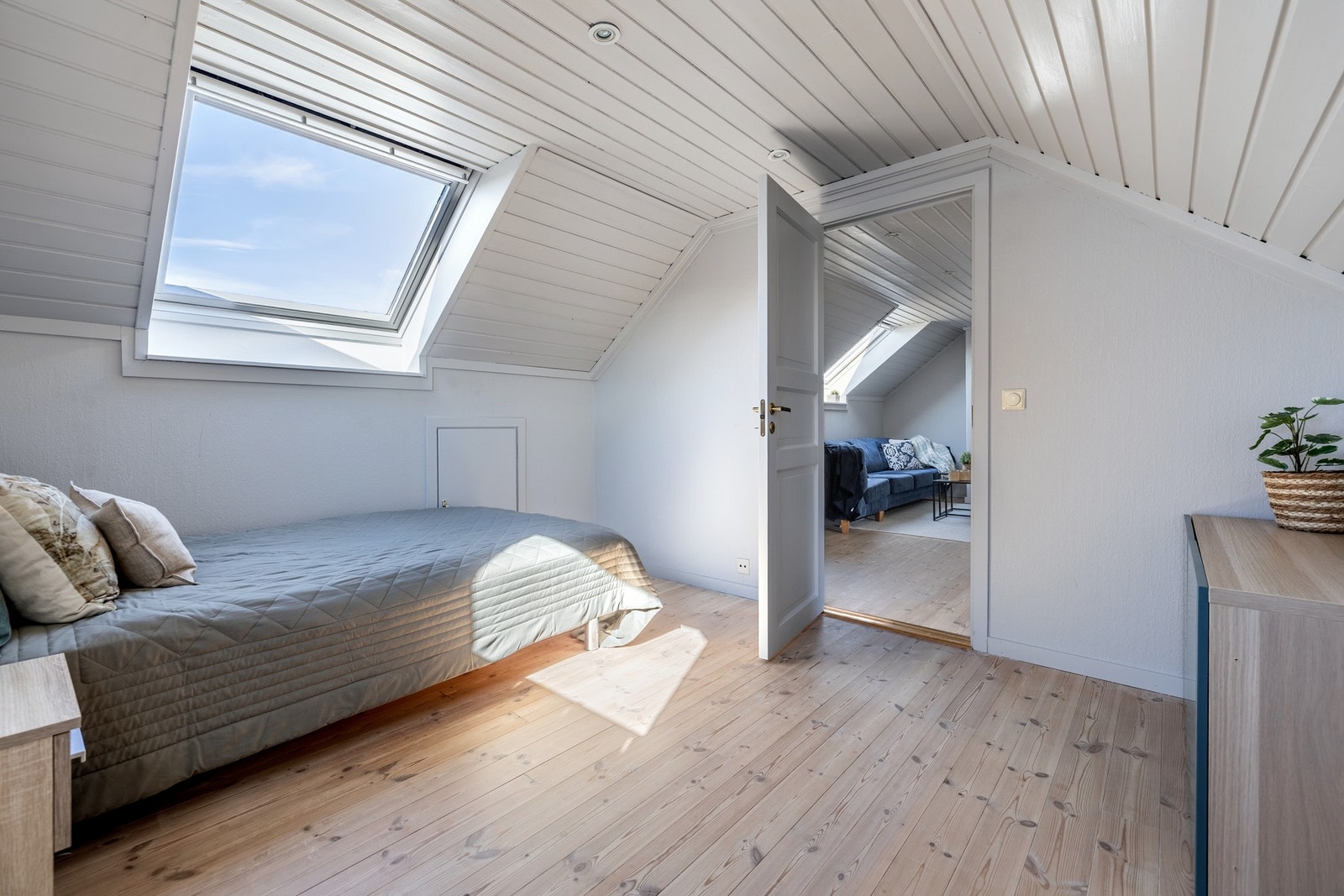 Det er ett soverom i loftsetasjen. Galleribilde