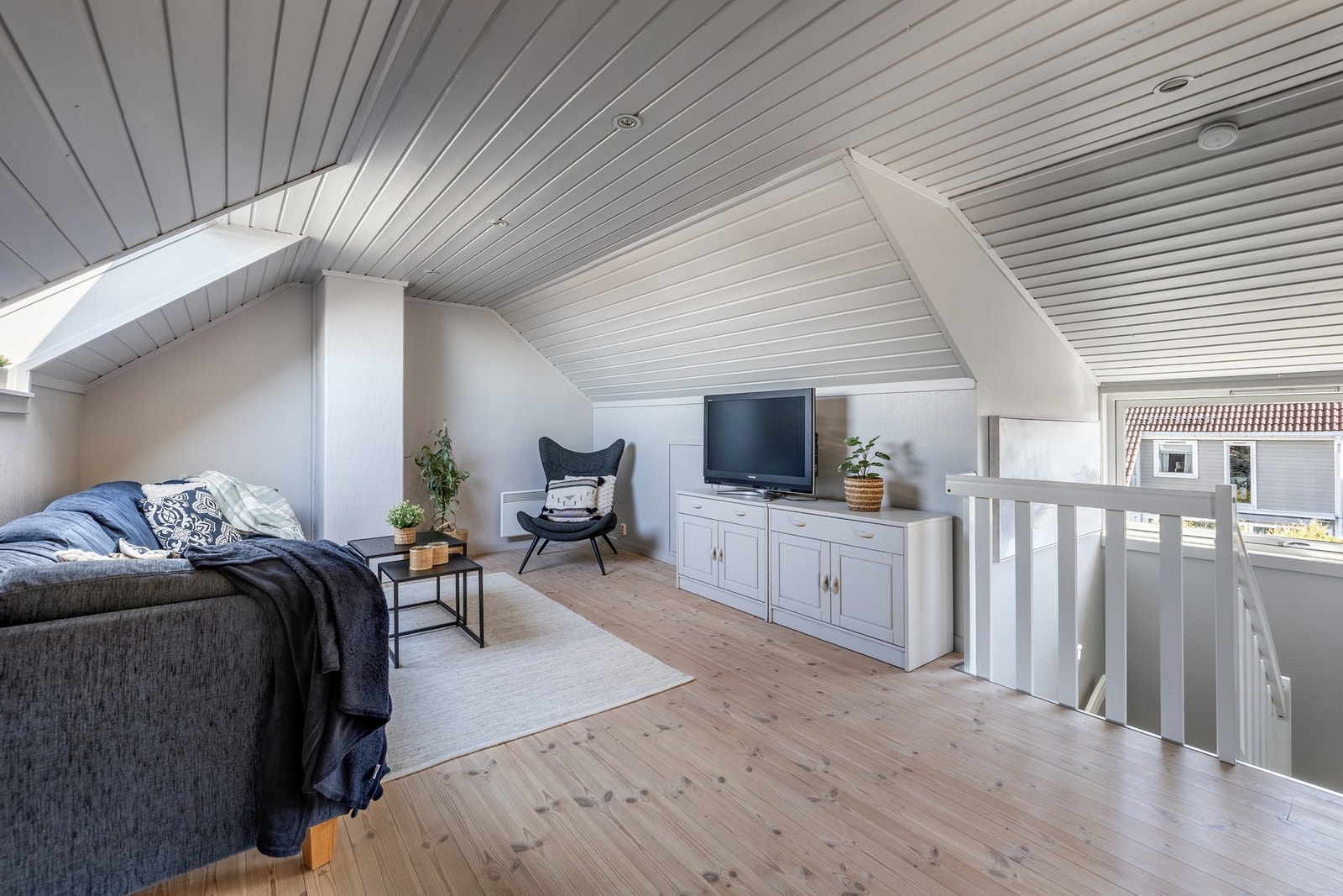 Stuen fungerer utmerket som et ekstra samlingssted for familien eller som en egen sone for barna. Galleribilde