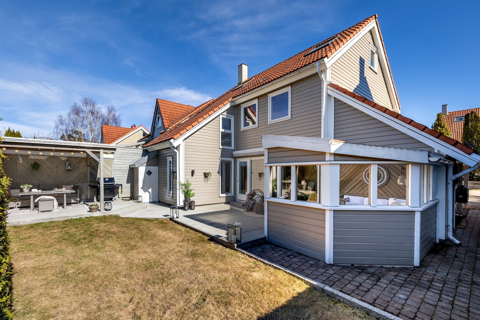 Fra stuen er det utgang til en romslig terrasse på ca. 47 kvm. Galleribilde